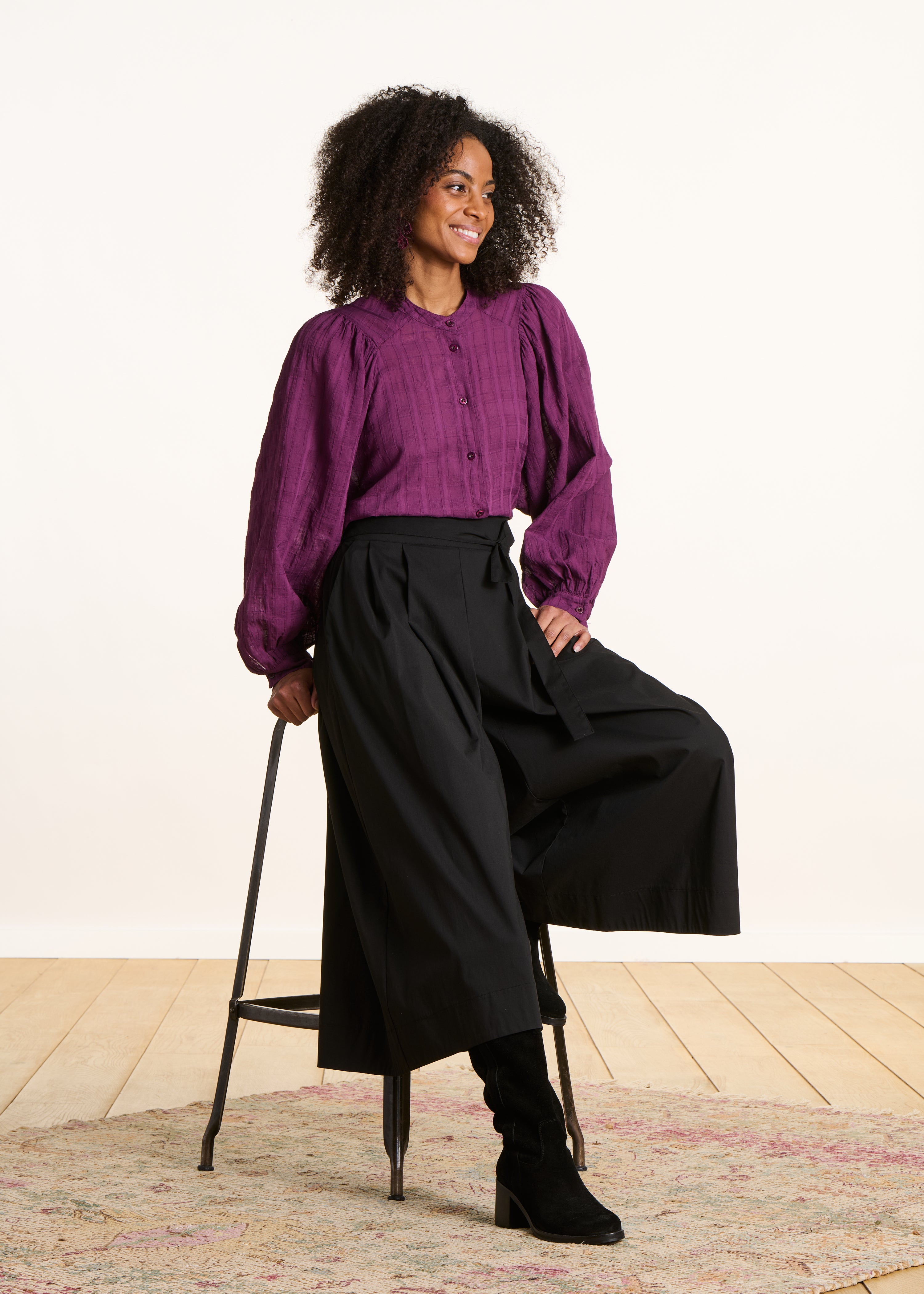 Pantalón negro ancho 7/8 con cinturón para anudar