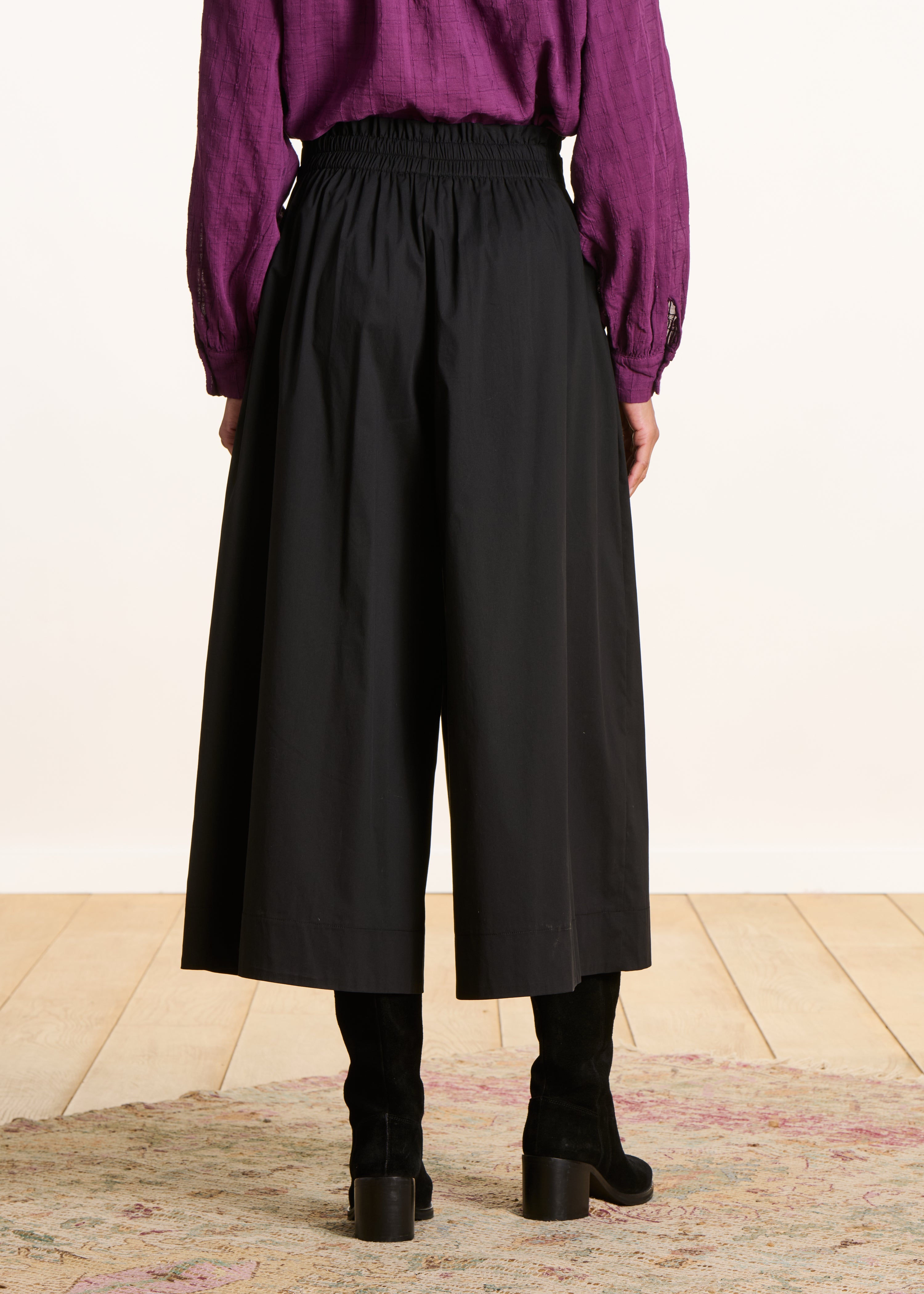 Wijde 7/8 zwarte broek met ceintuur om te knopen