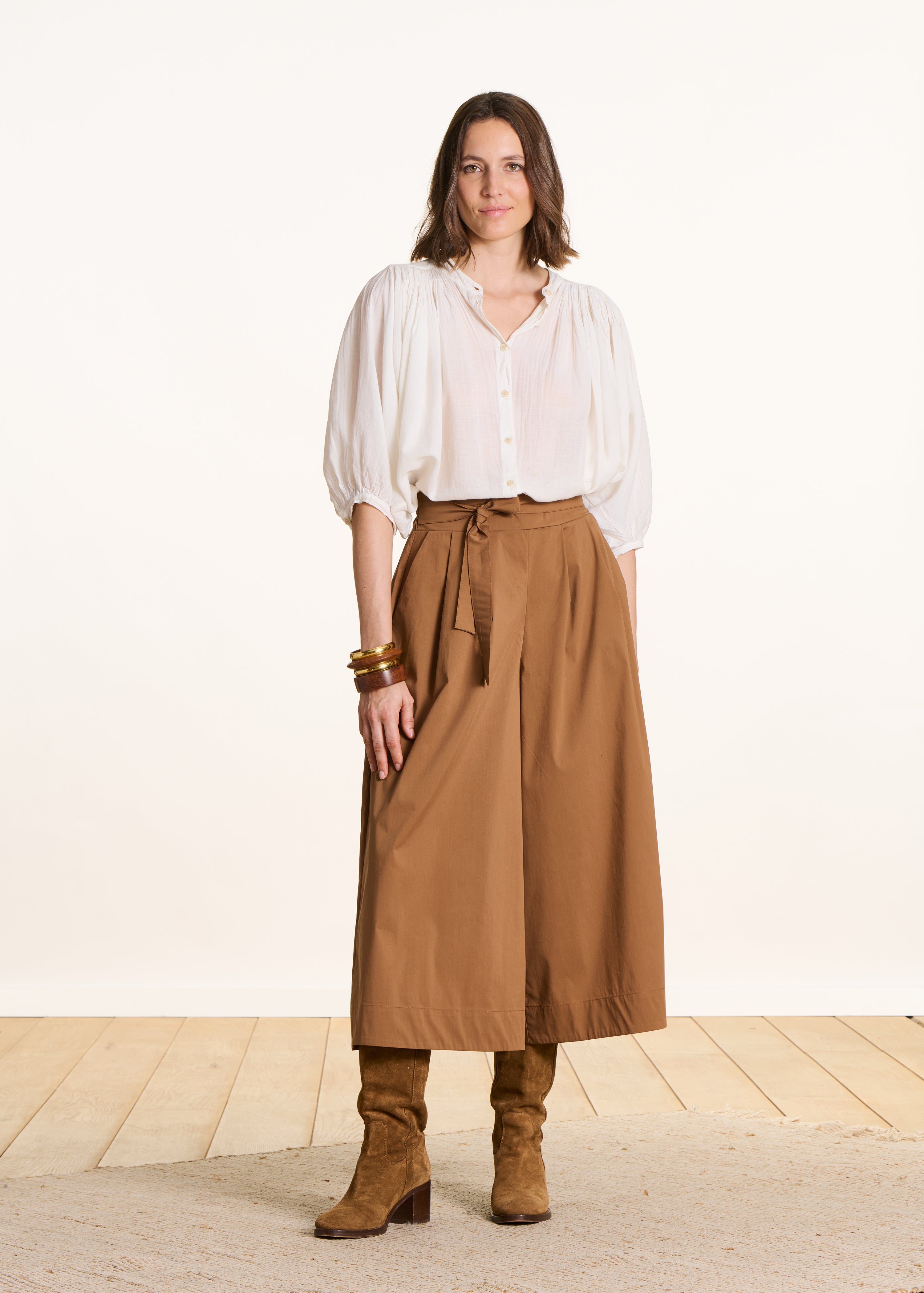 Wide camel 7/8-length trousers with tie belt