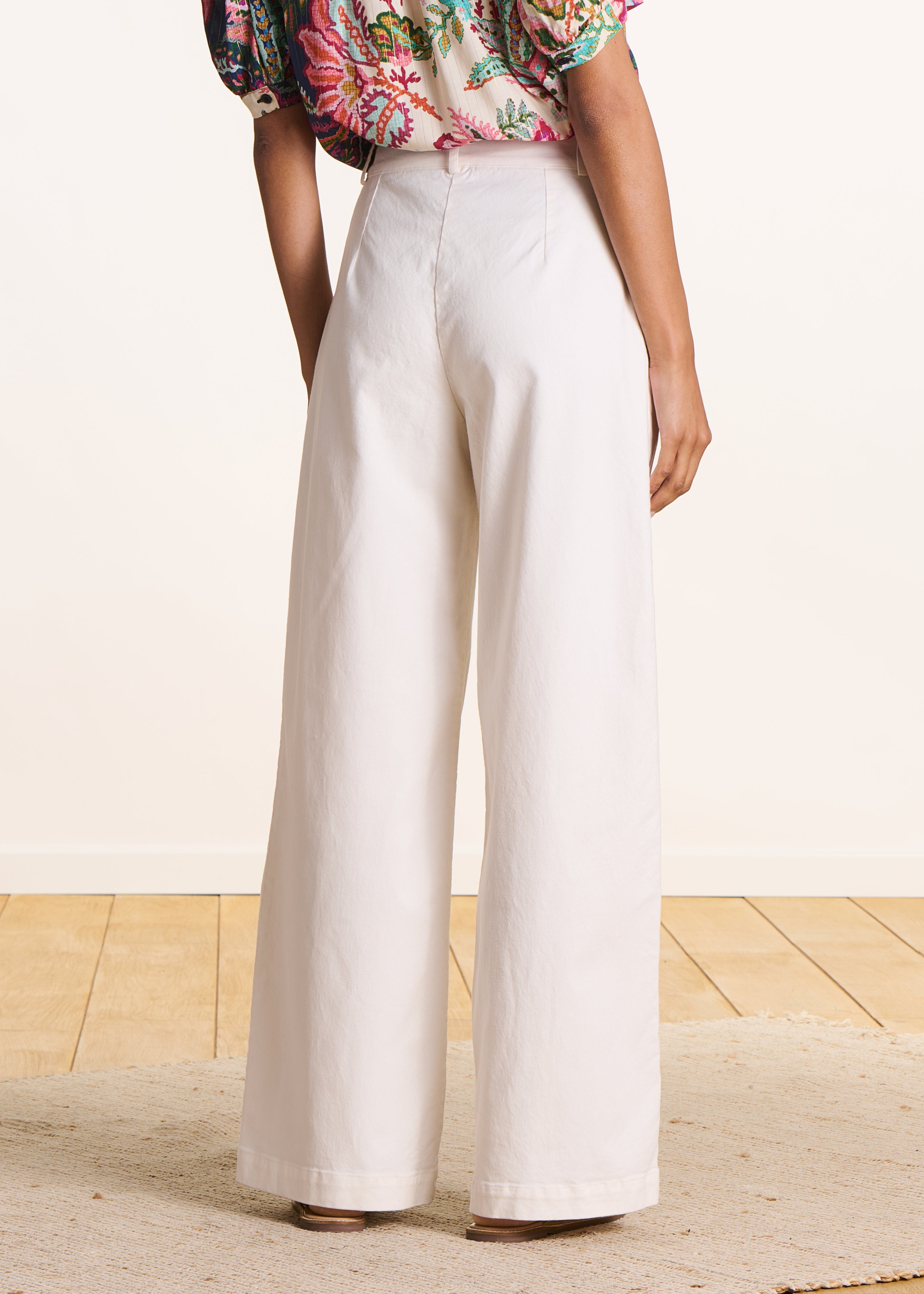 Pantalon droit et large fluide écru en lyocell