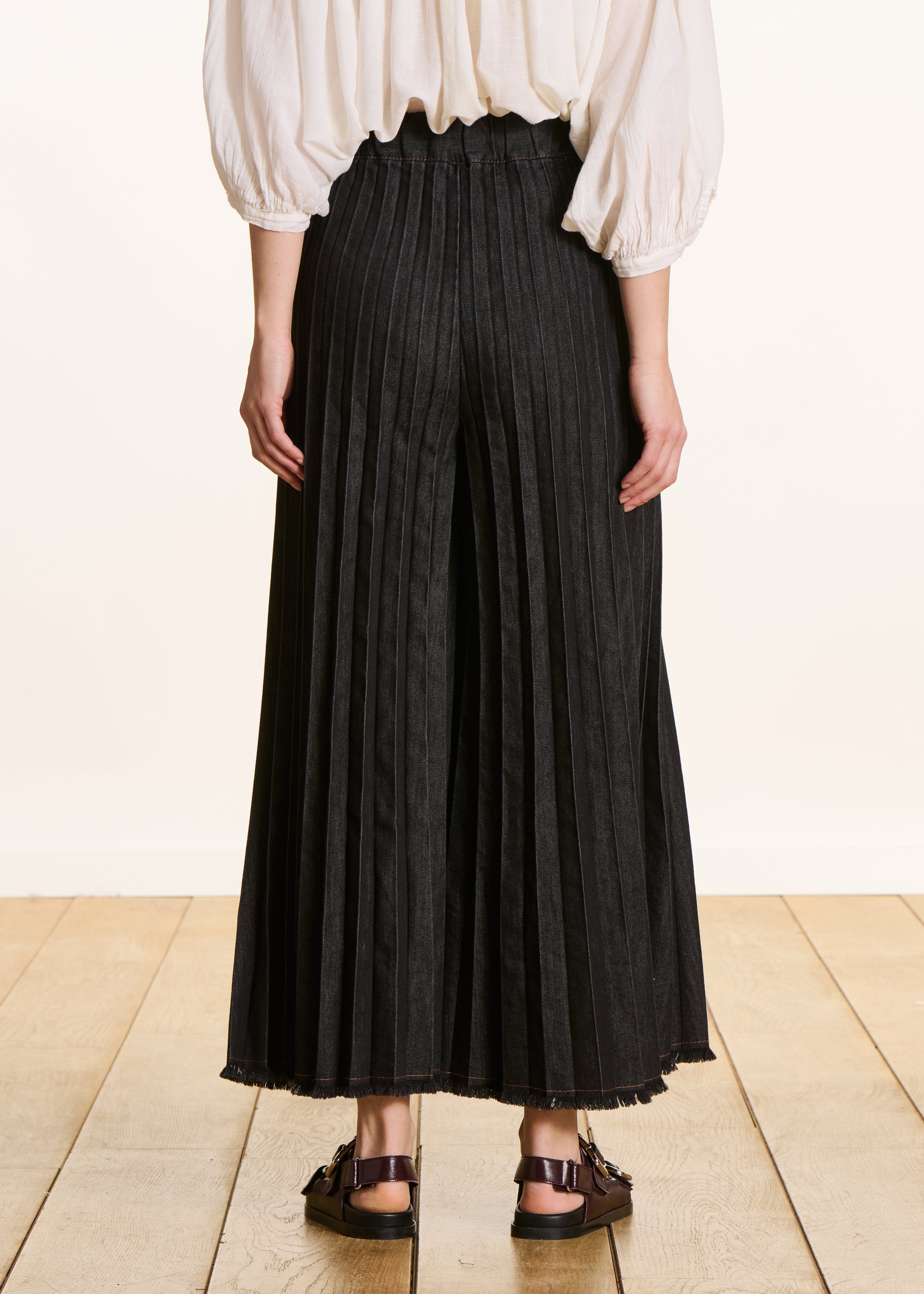 Schwarze Jeans-Culotte mit elastischem Bund