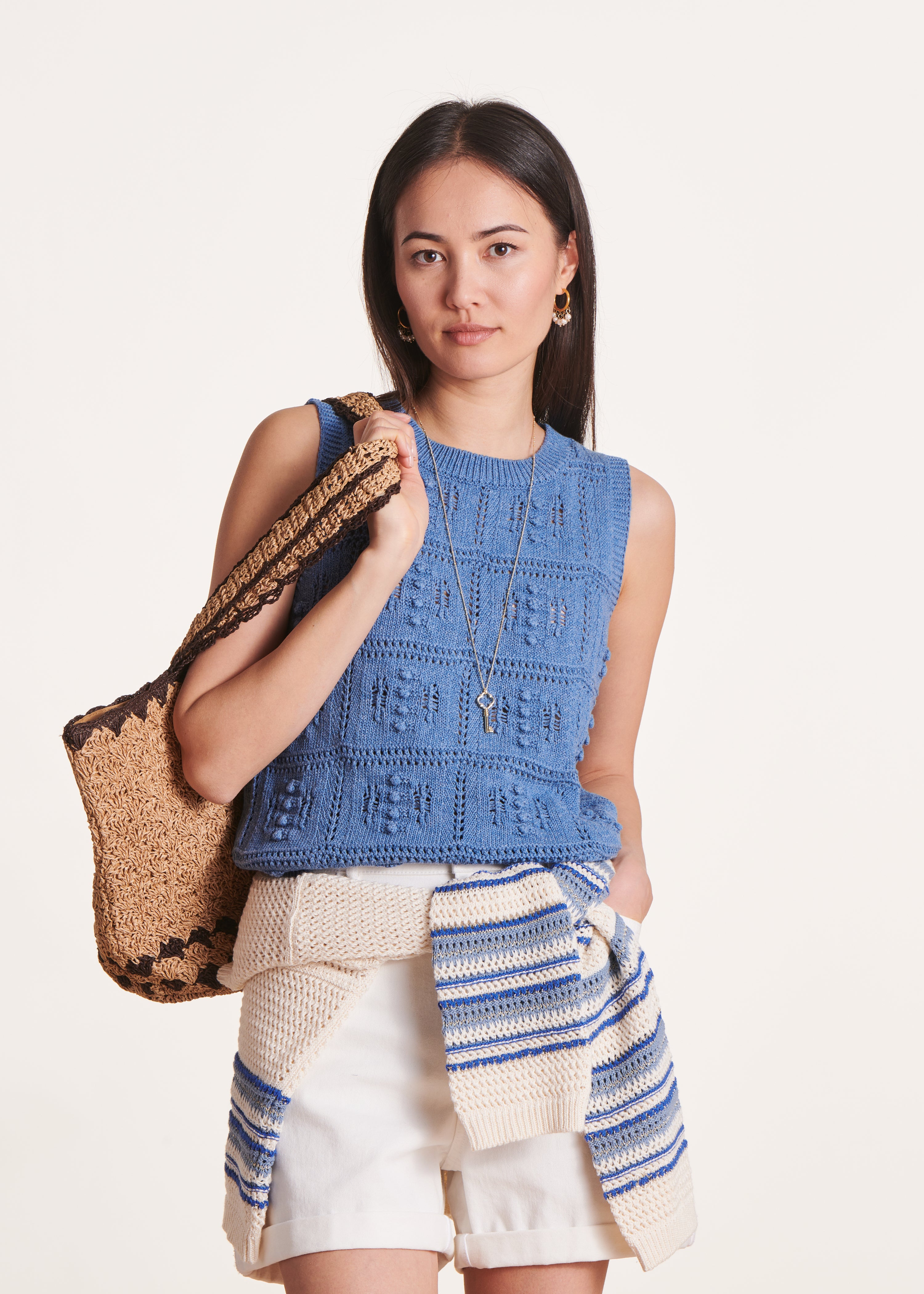 Camisola de croché sem mangas azul