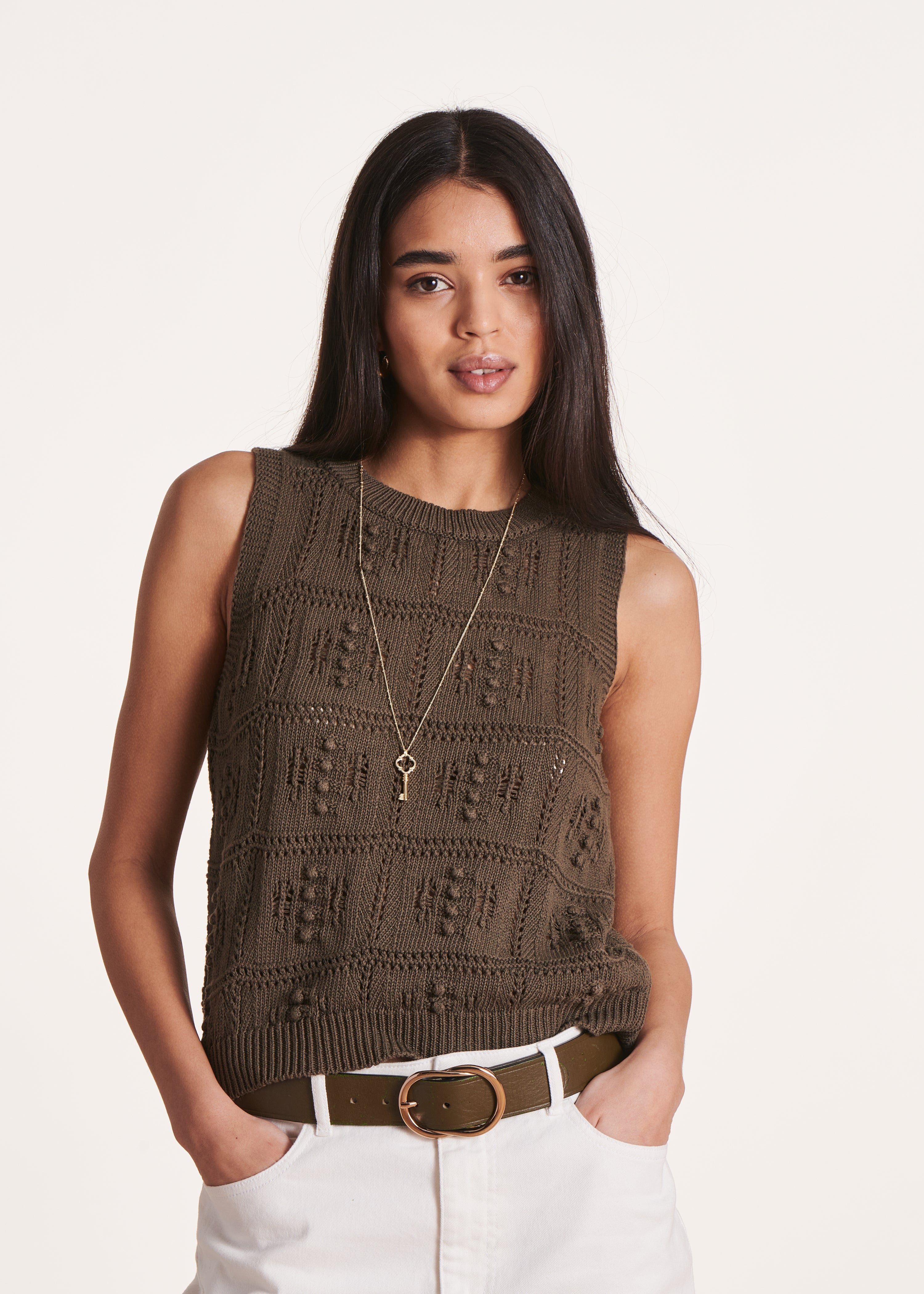 Camisola de croché sem mangas castanha