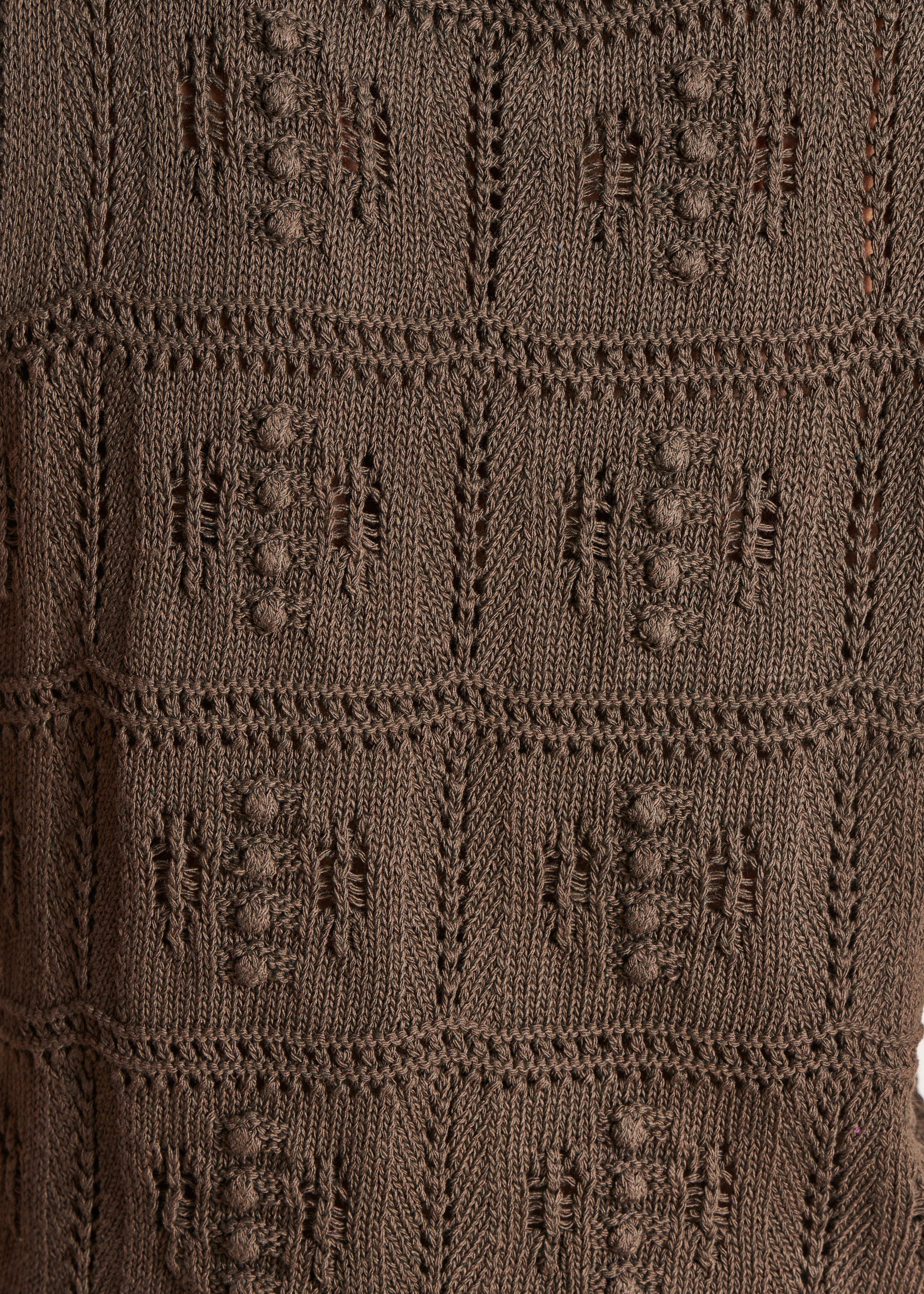 Ärmelloser brauner Pullover aus Häkelmasche