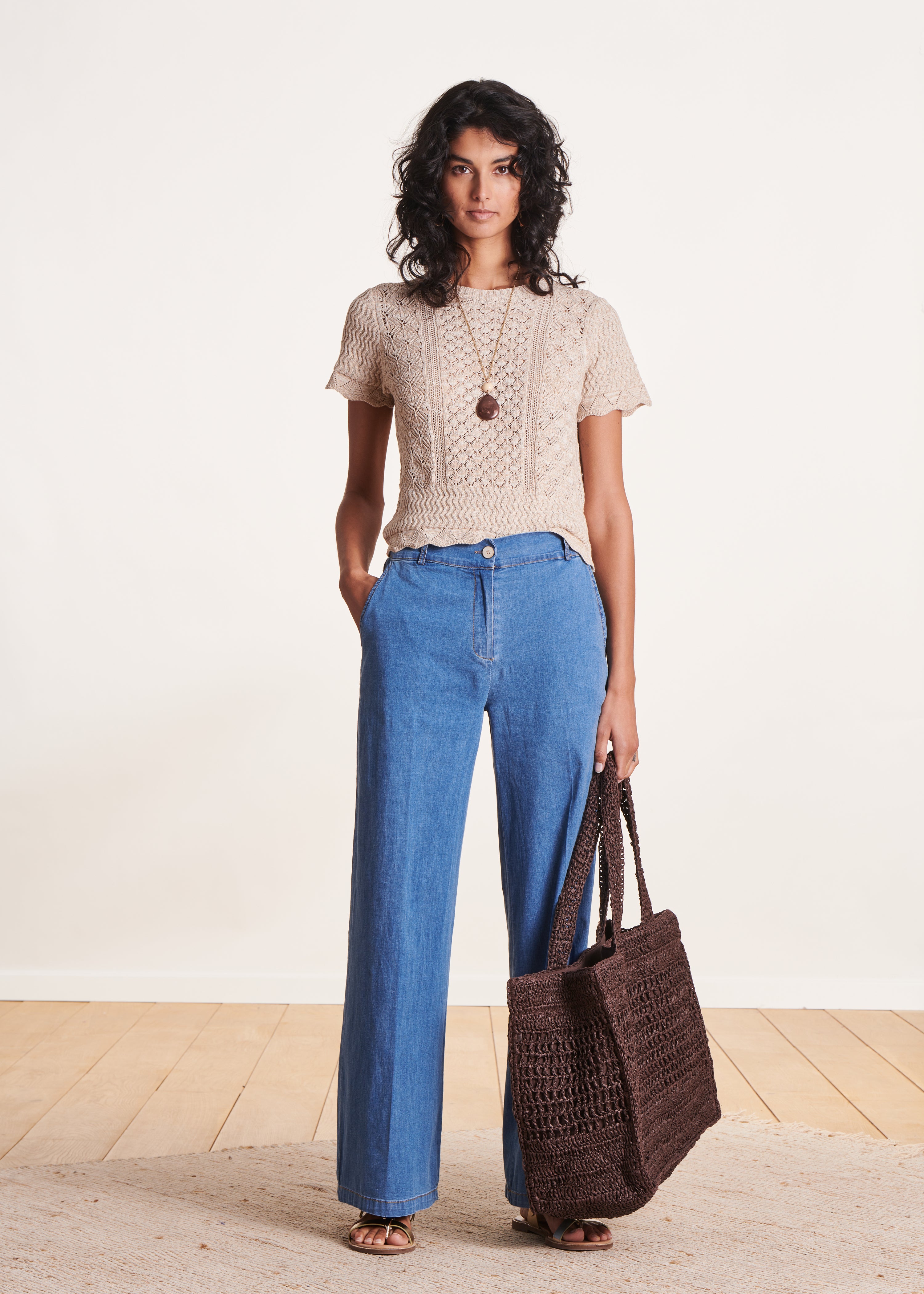Pull beige à manches courtes et col rond
