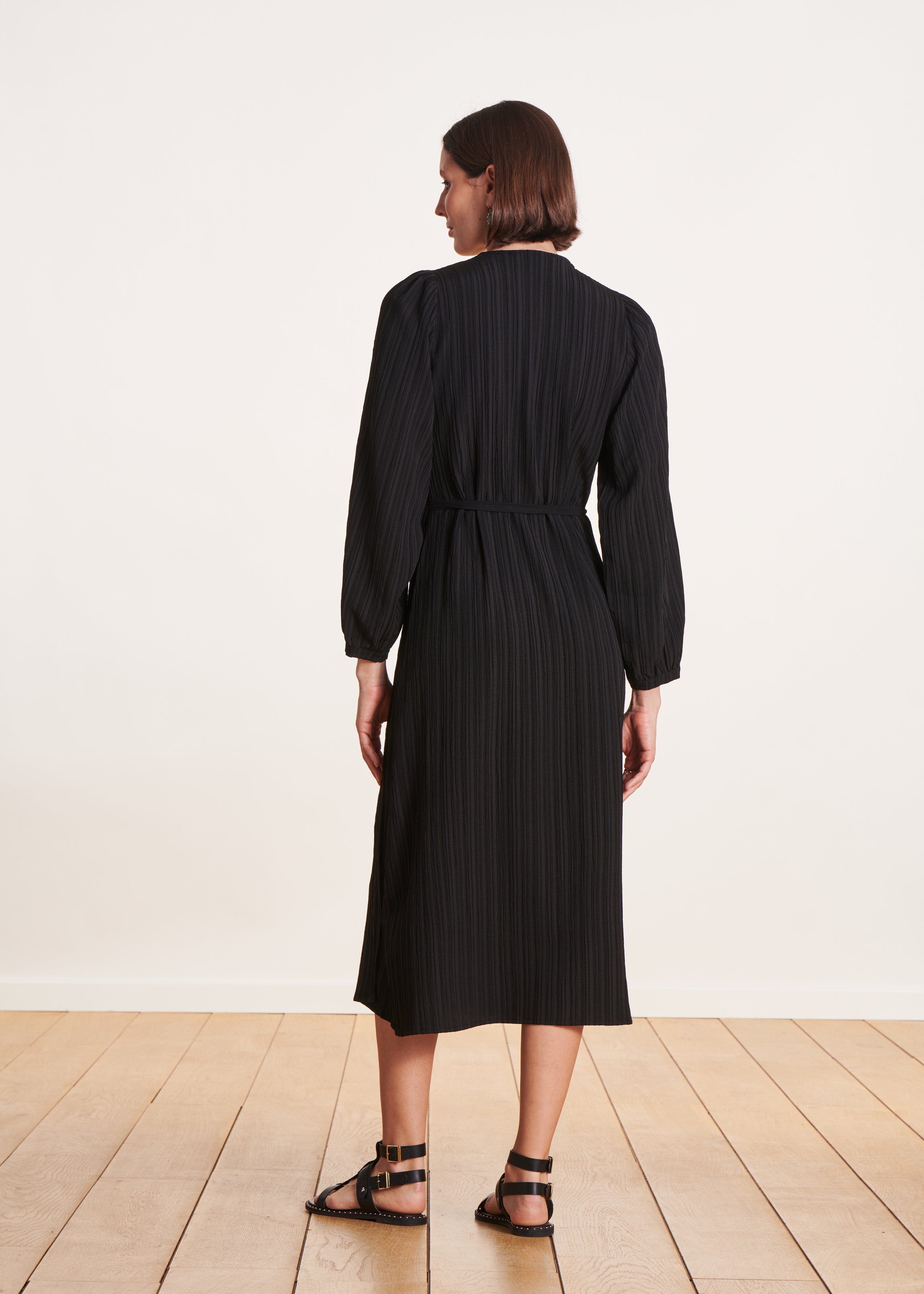 Robe longue portefeuille fluide cintrée noire