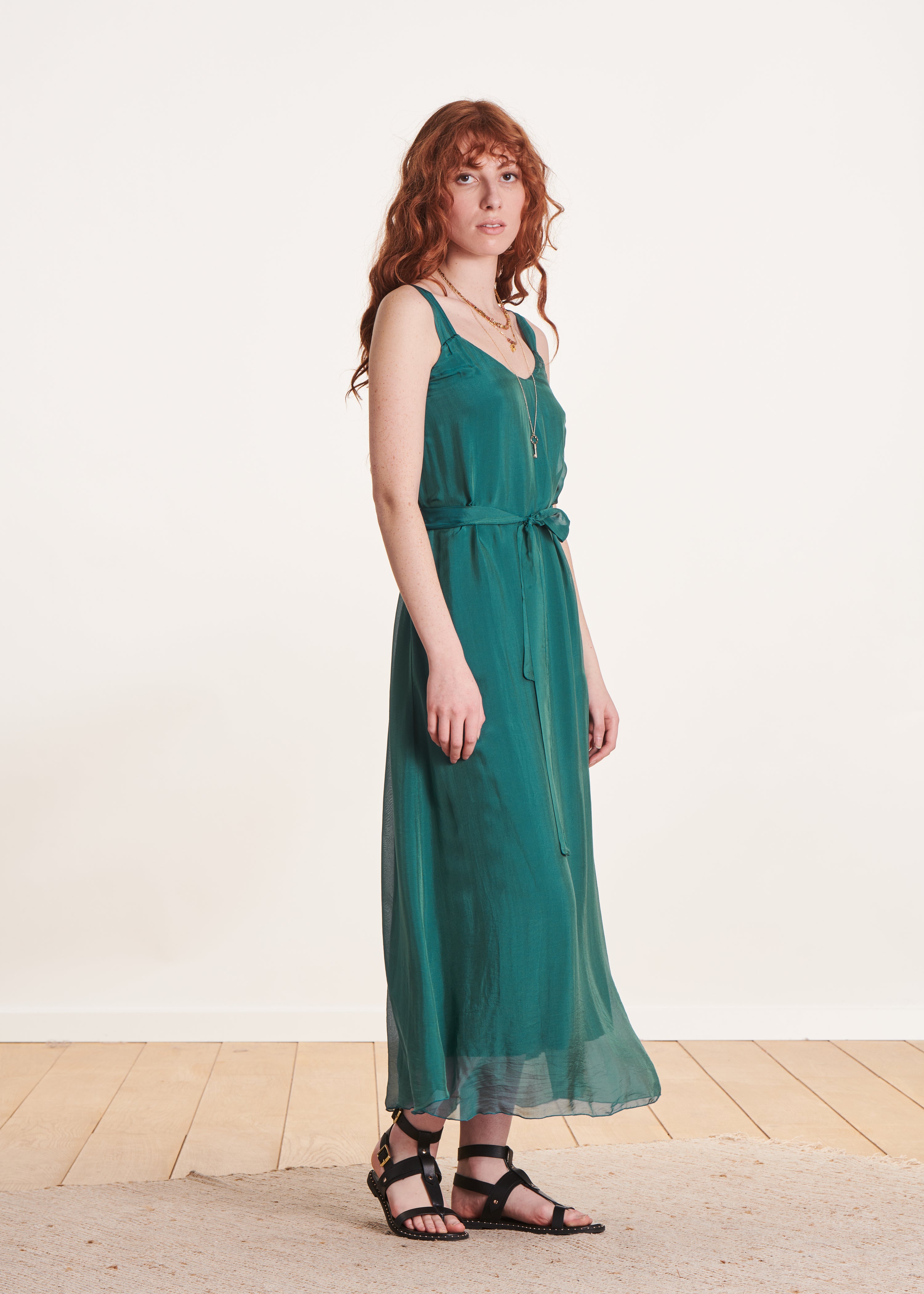 Robe longue à bretelles bleu canard en viscose/soie