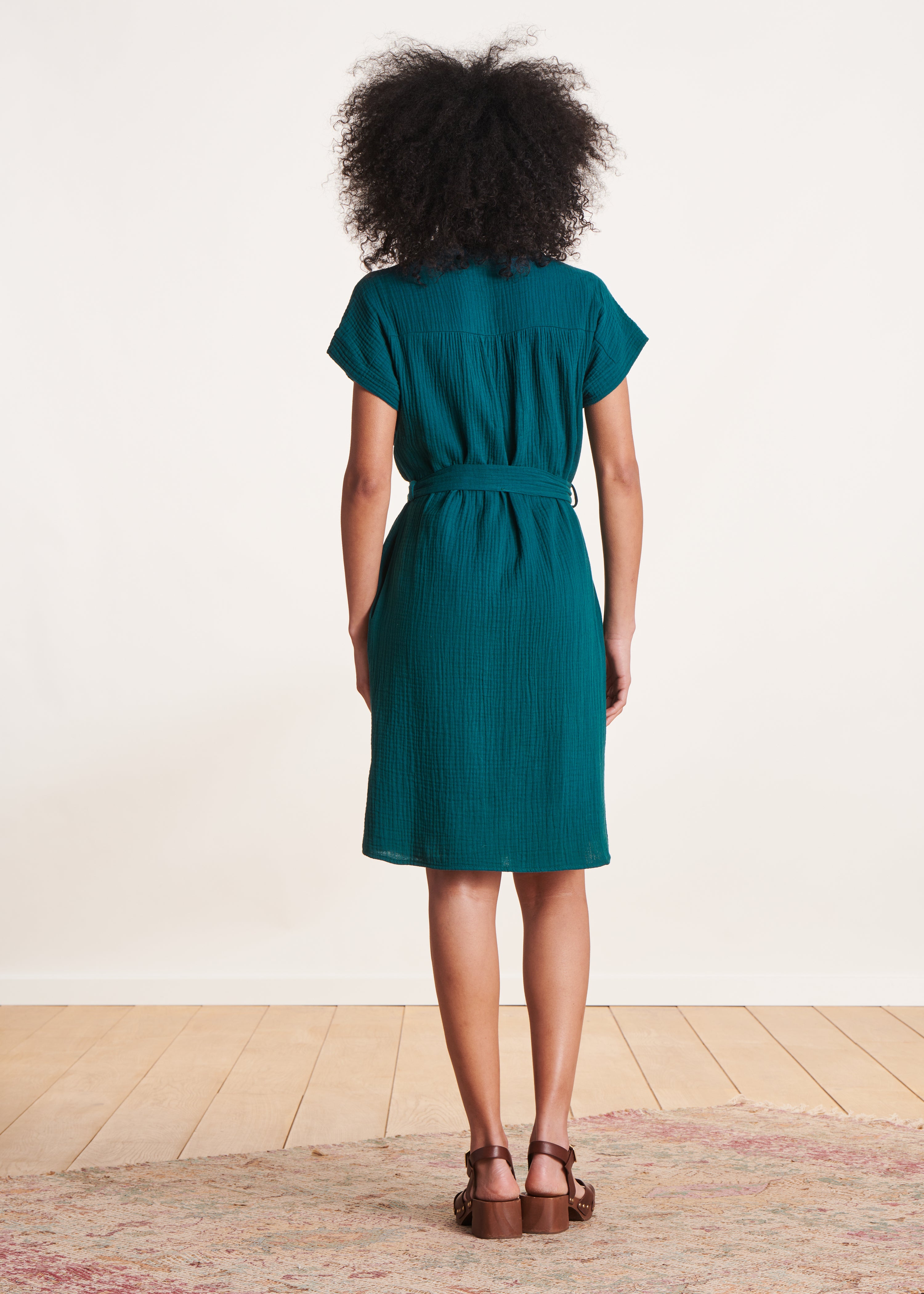Robe courte bleu canard en gaze de coton biologique