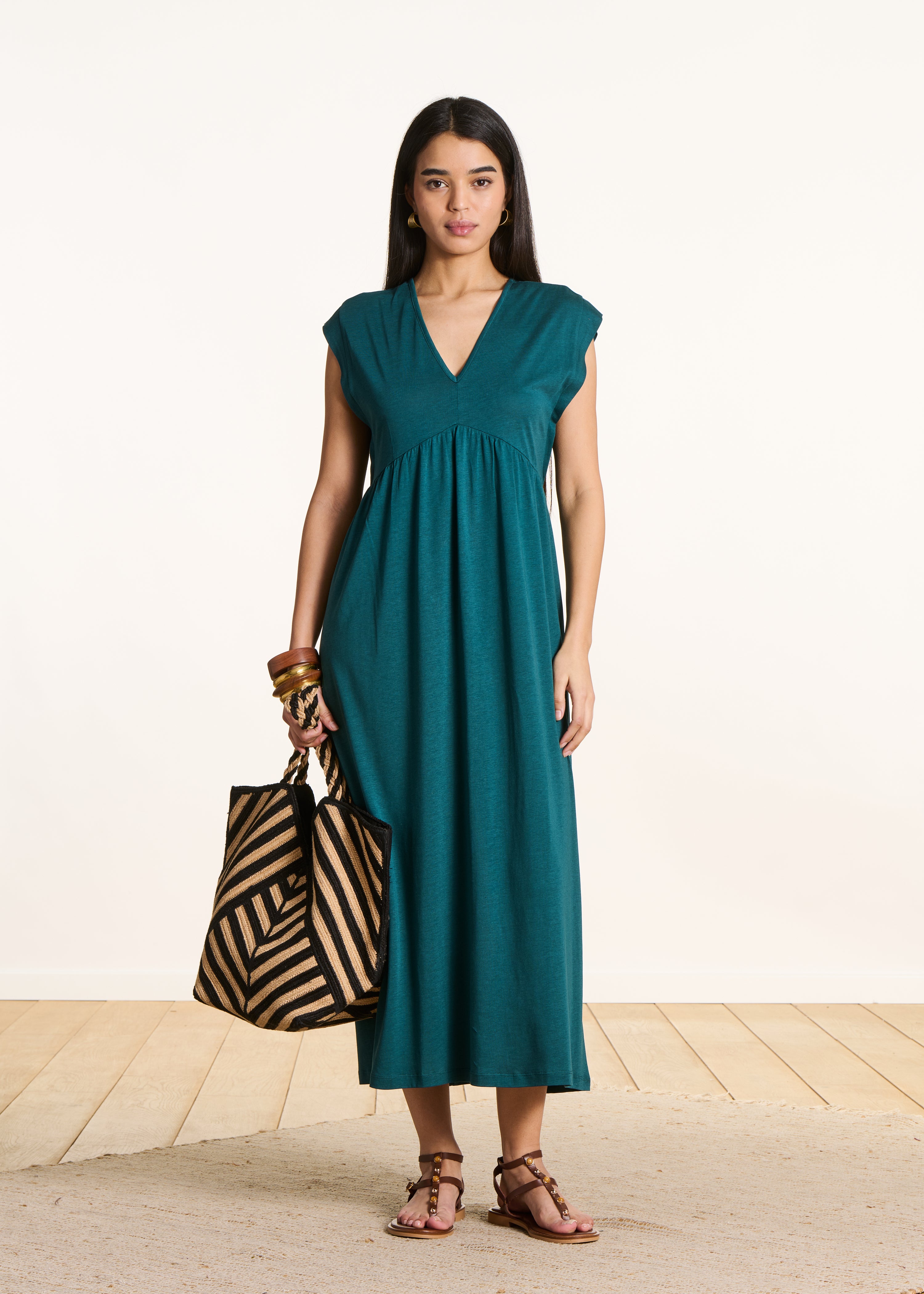 Robe midi fluide bleu pétrole à col V en lyocell