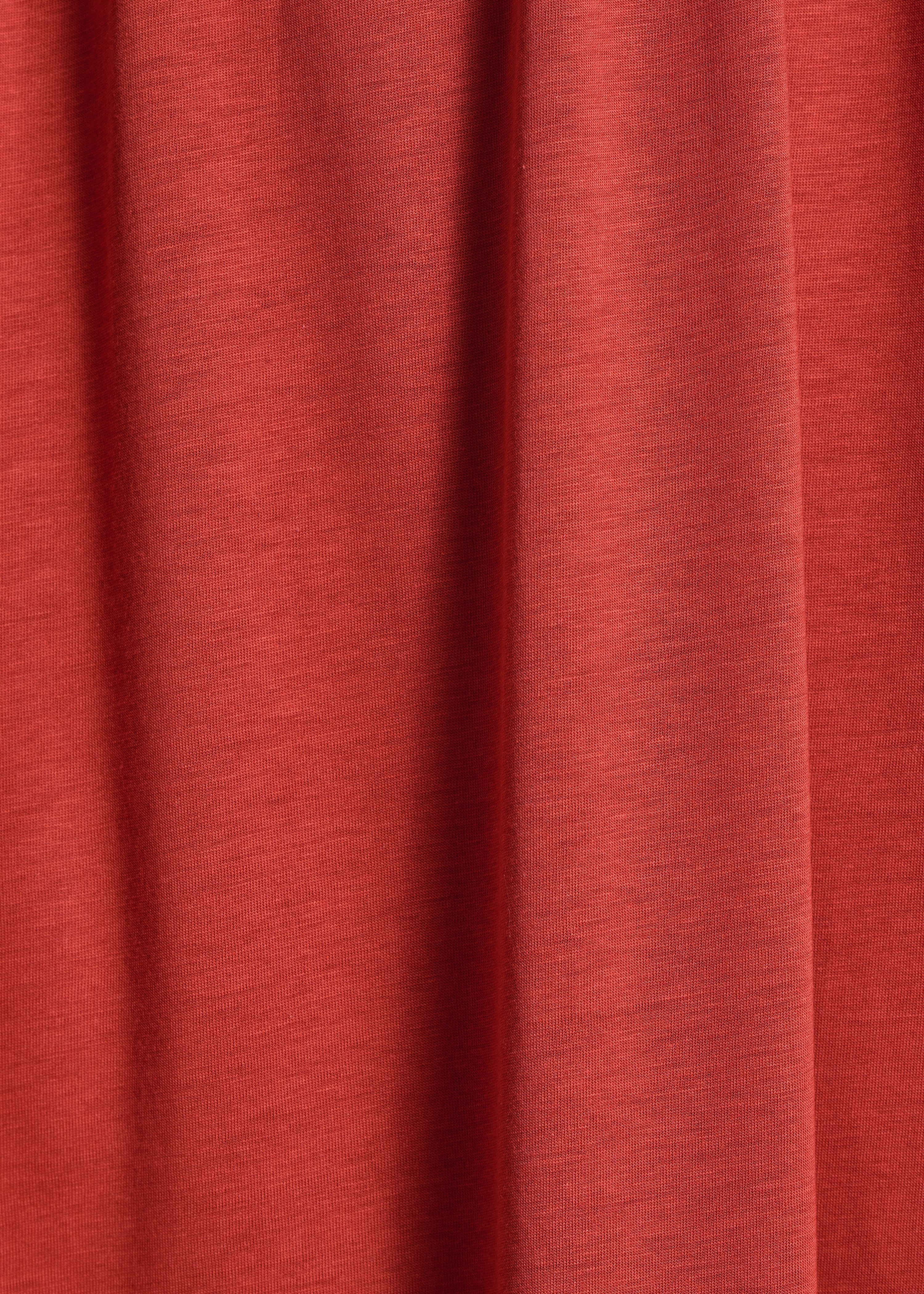 Robe midi fluide rouge à col V en lyocell
