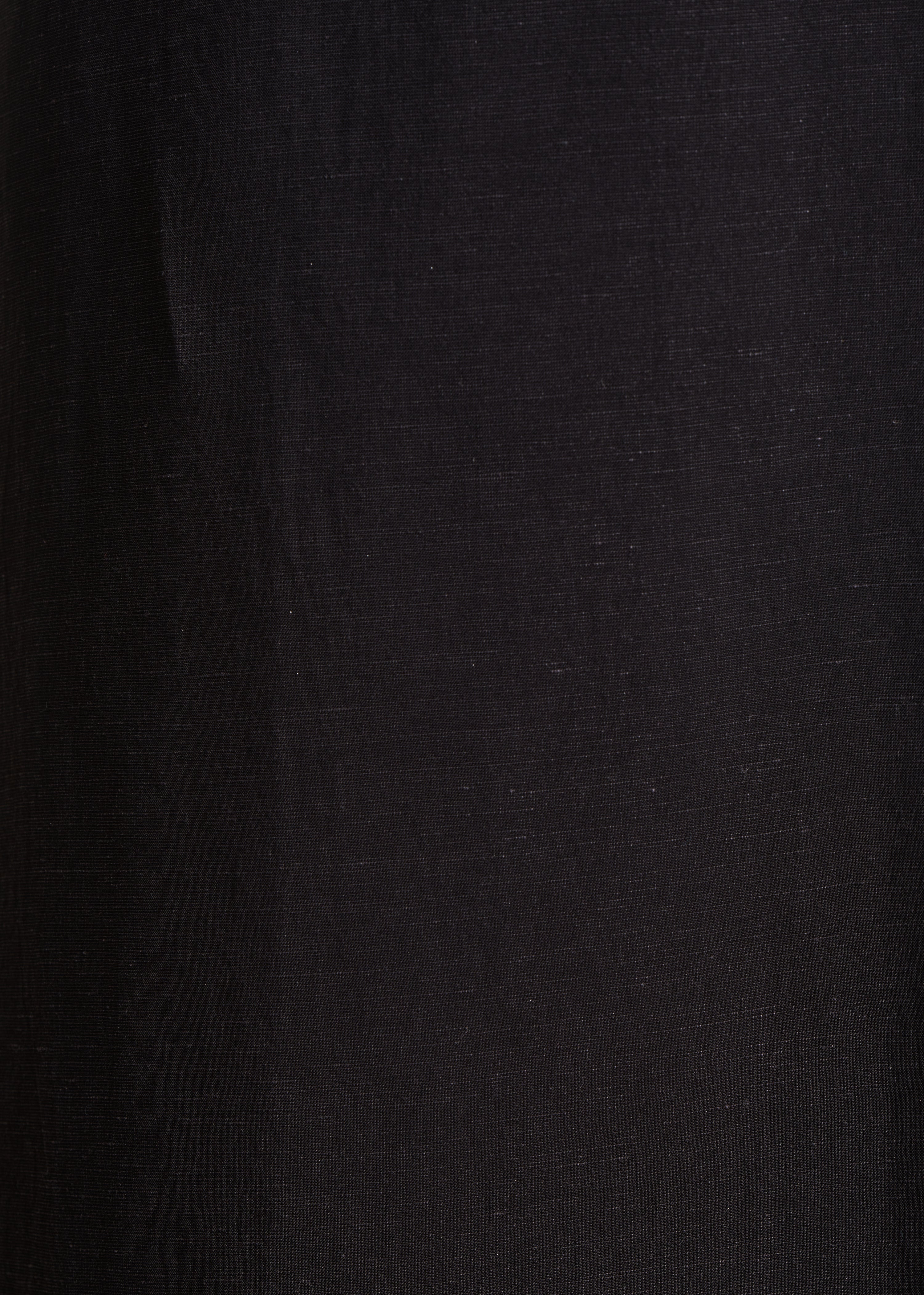 Robe mi-longue fendue cache-cœur noire