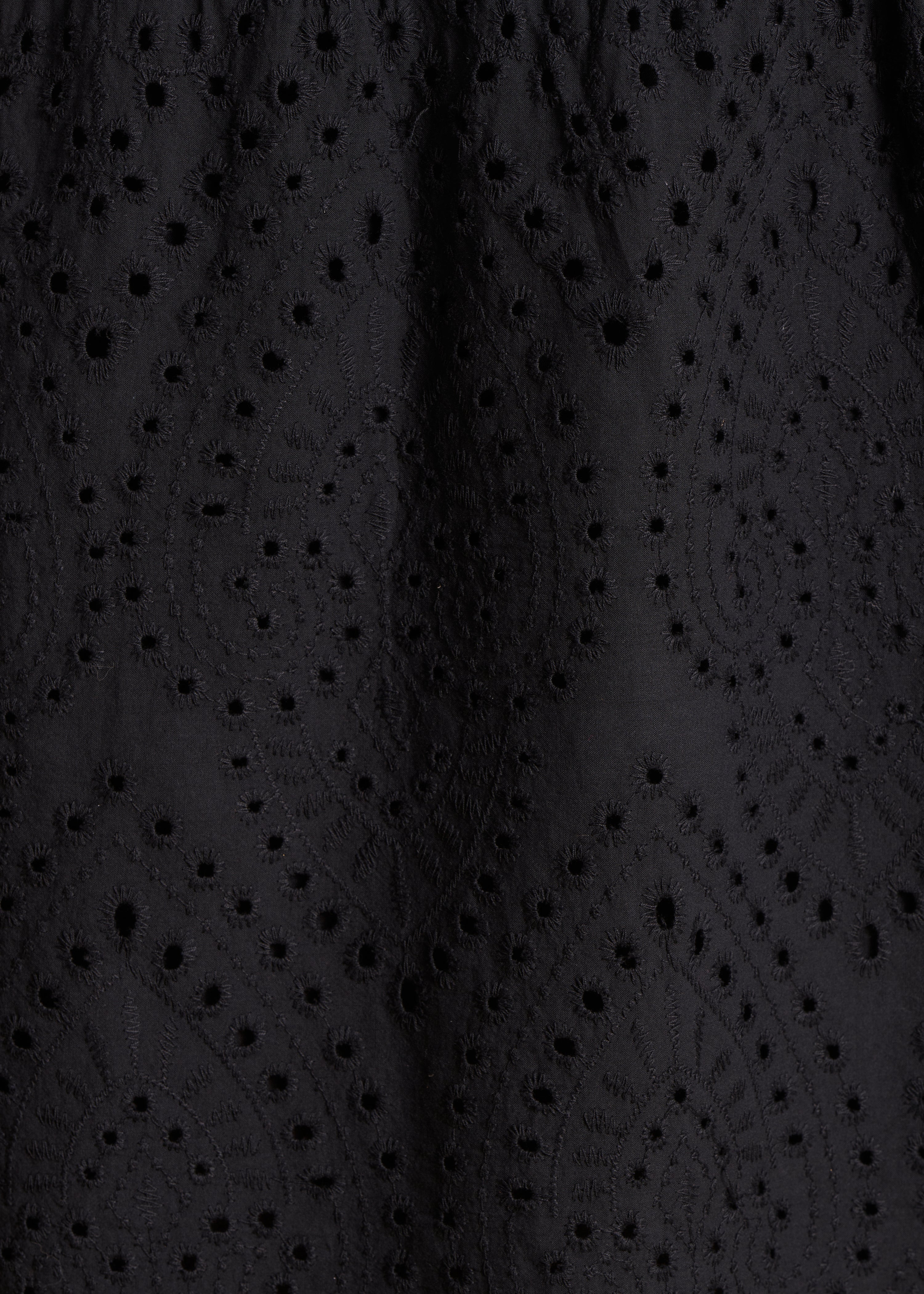 Robe longue noire en broderie anglaise manches courtes
