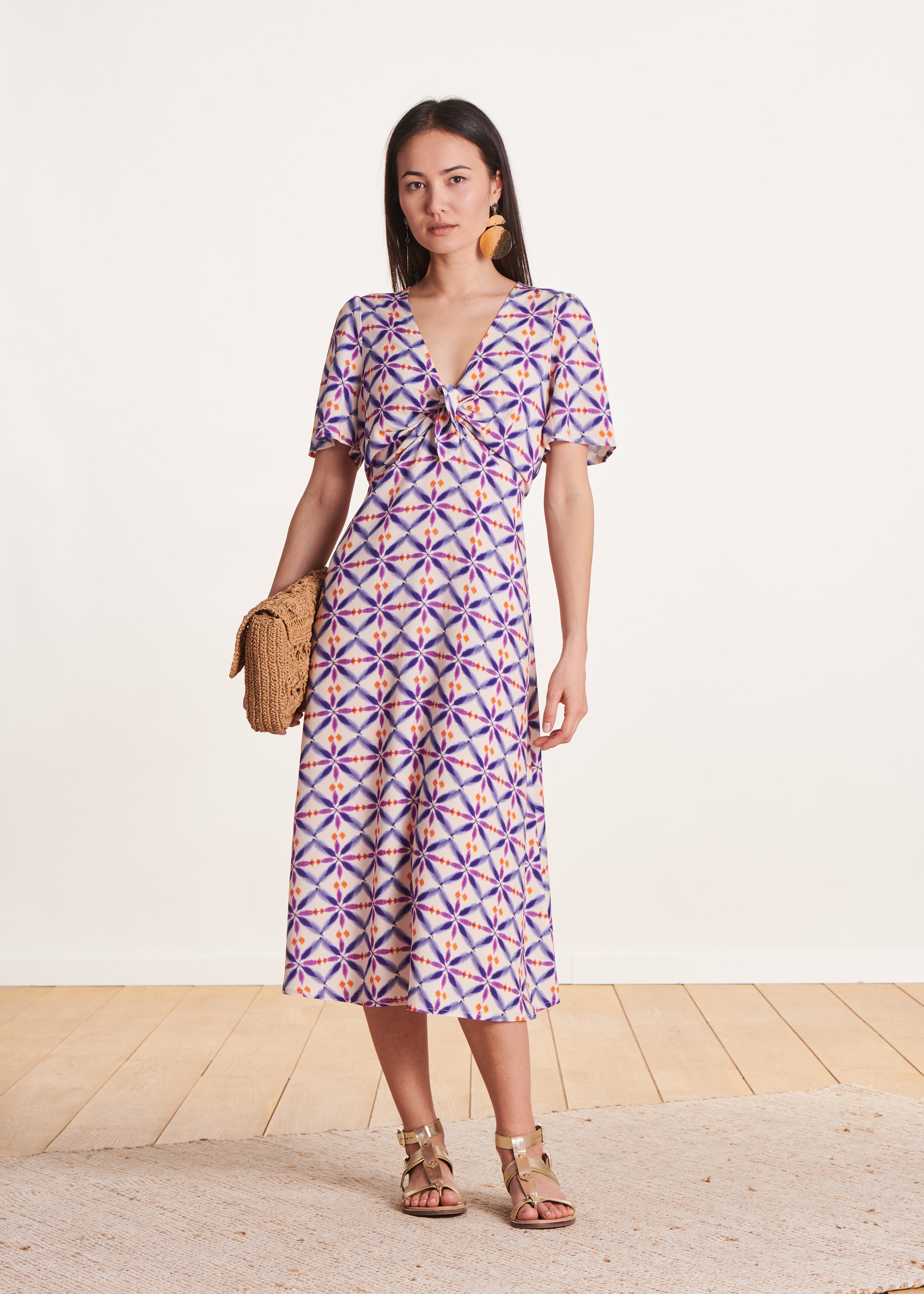 Robe mi-longue à imprimé violet manches courtes