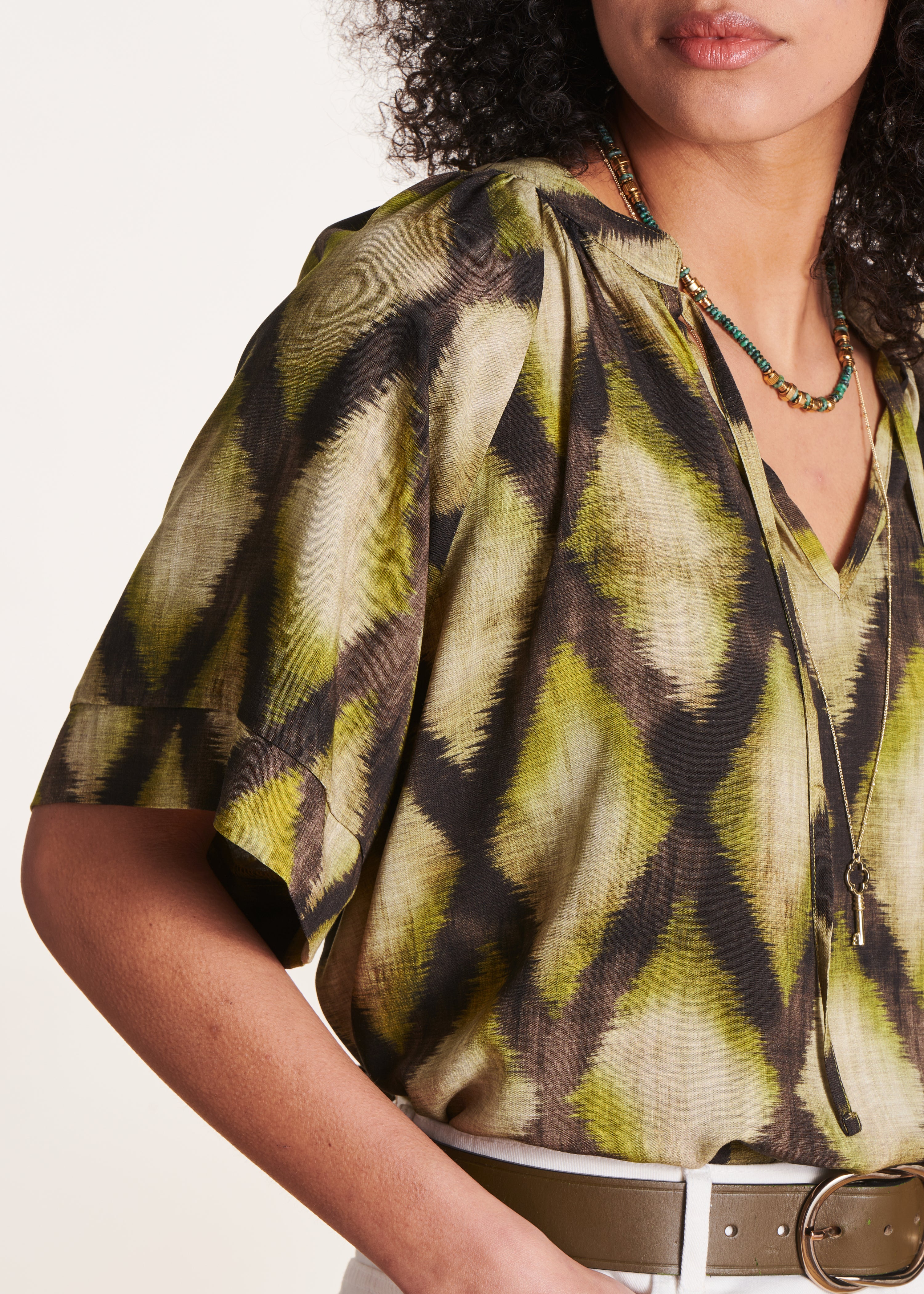 Khaki Top mit Druck und kurzen Ärmeln