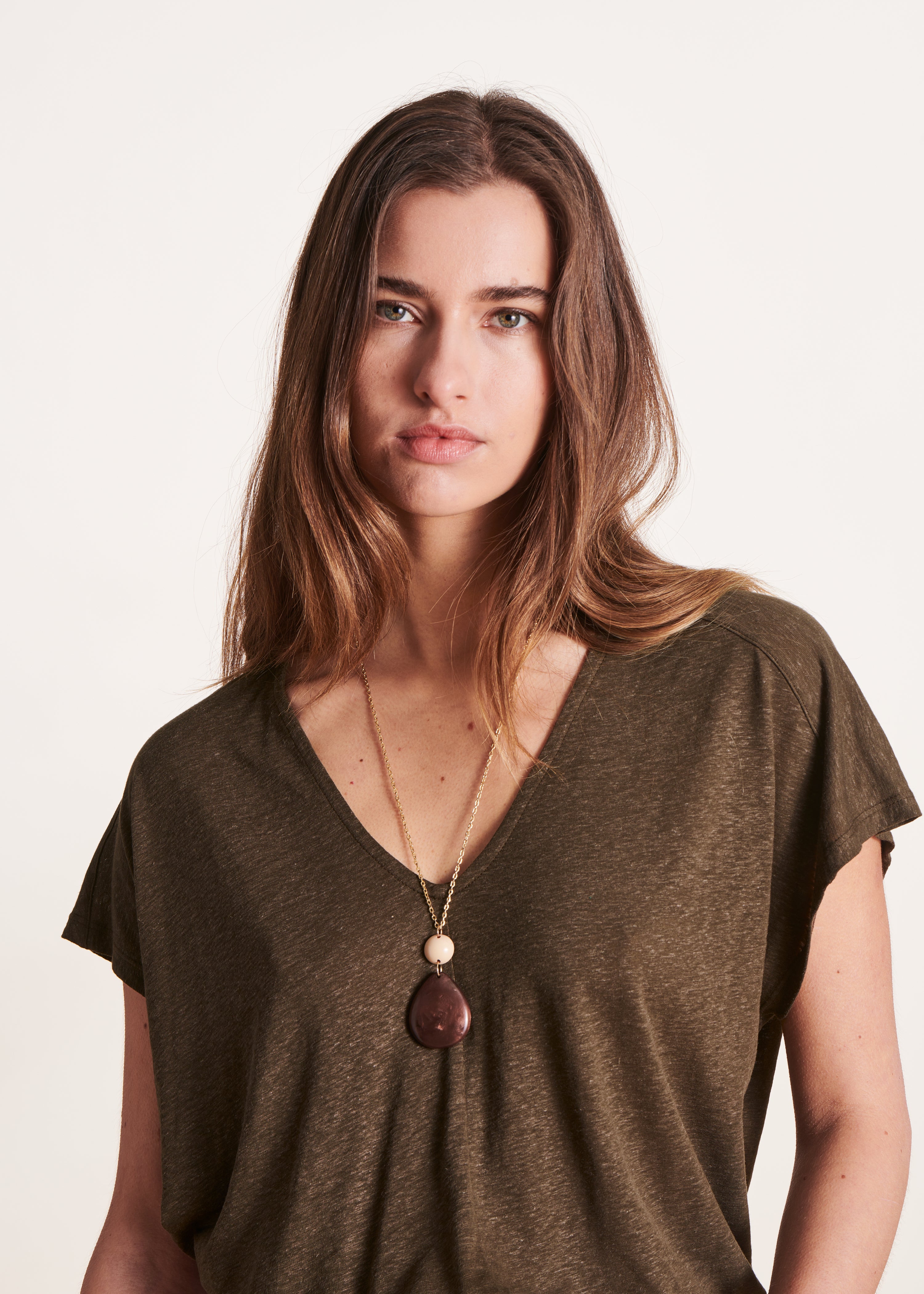 T-shirt oversize marron col V en lyocell lin