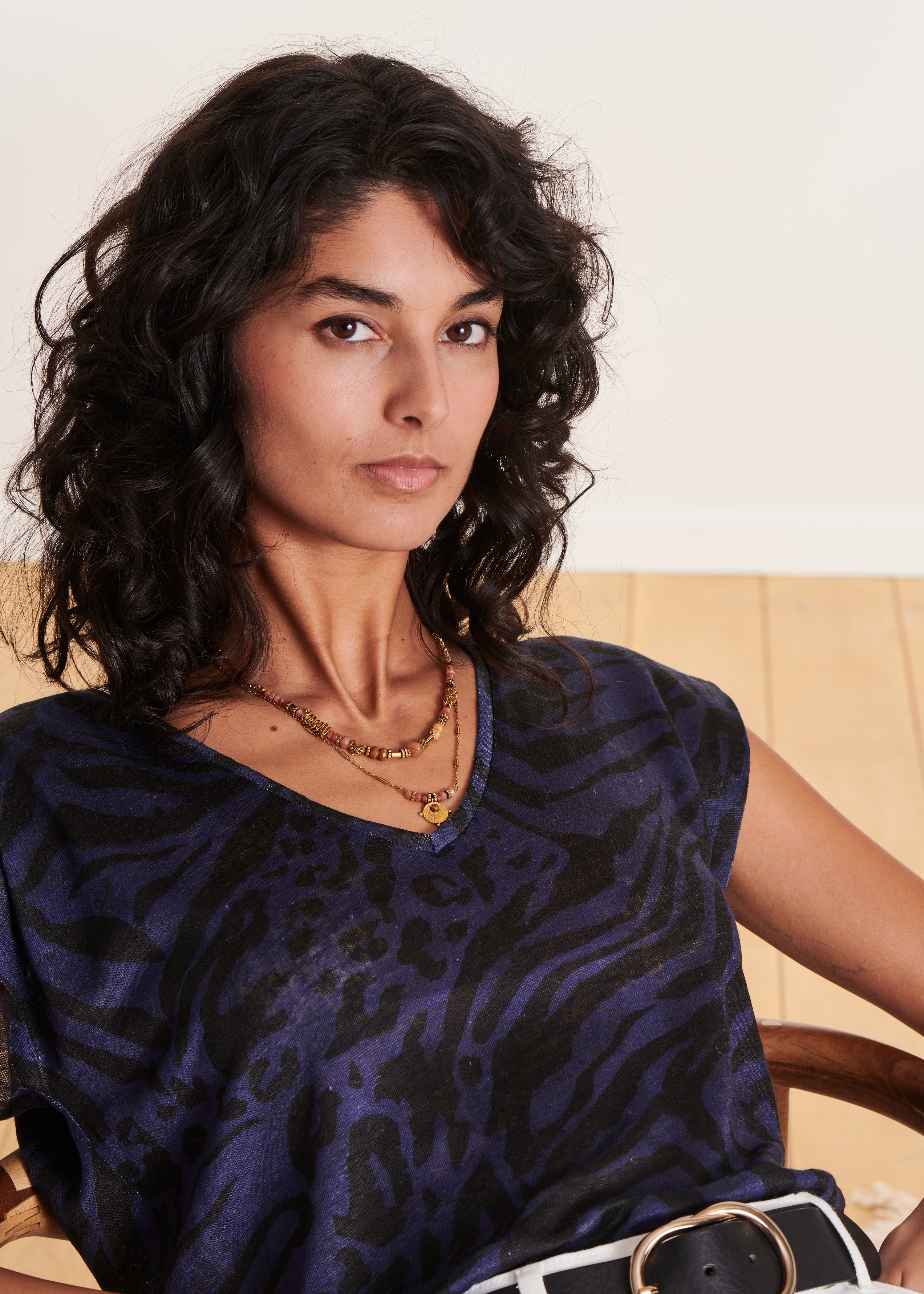 Blaues T-Shirt aus Leinenjersey mit Animalprint
