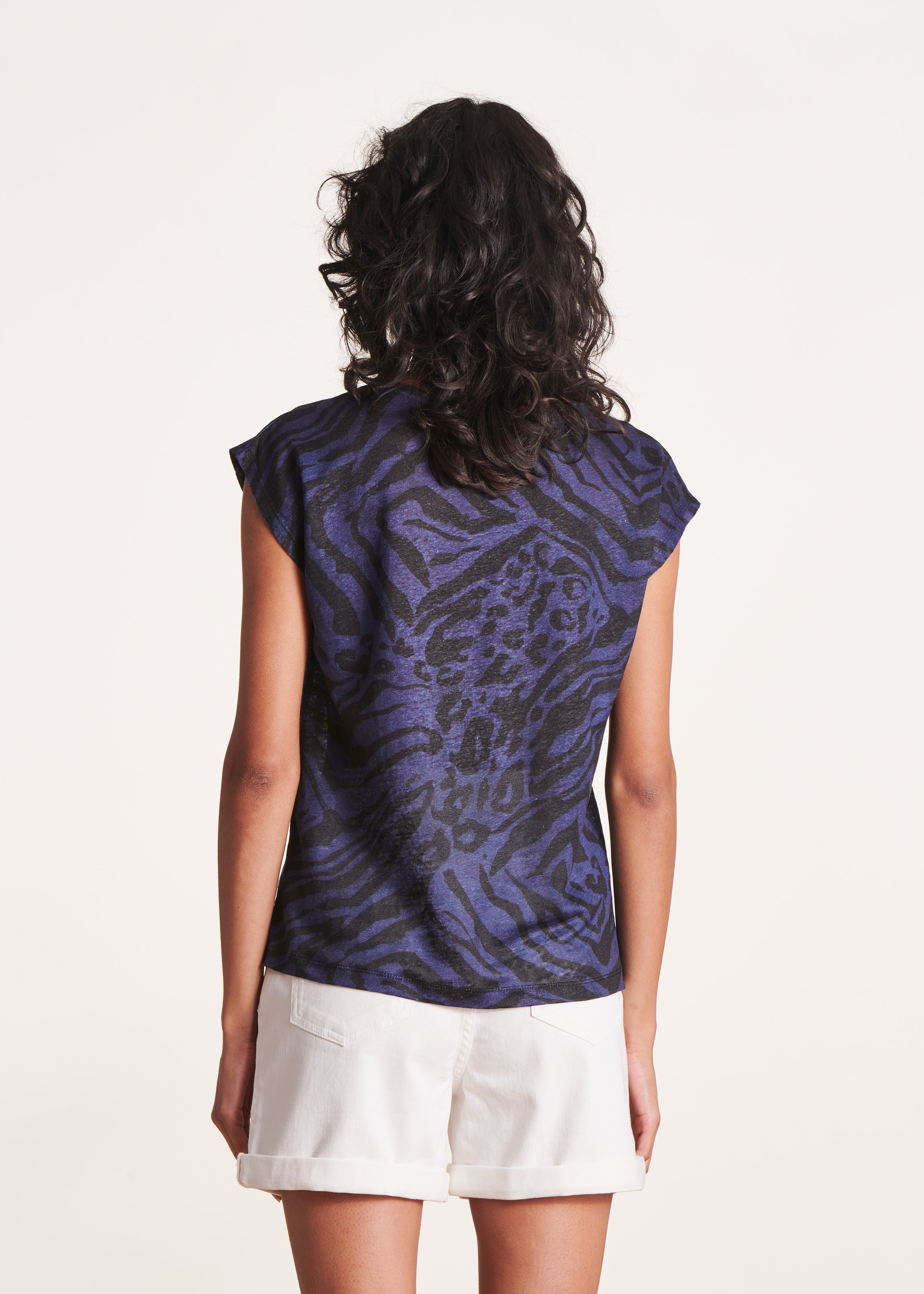 Blaues T-Shirt aus Leinenjersey mit Animalprint