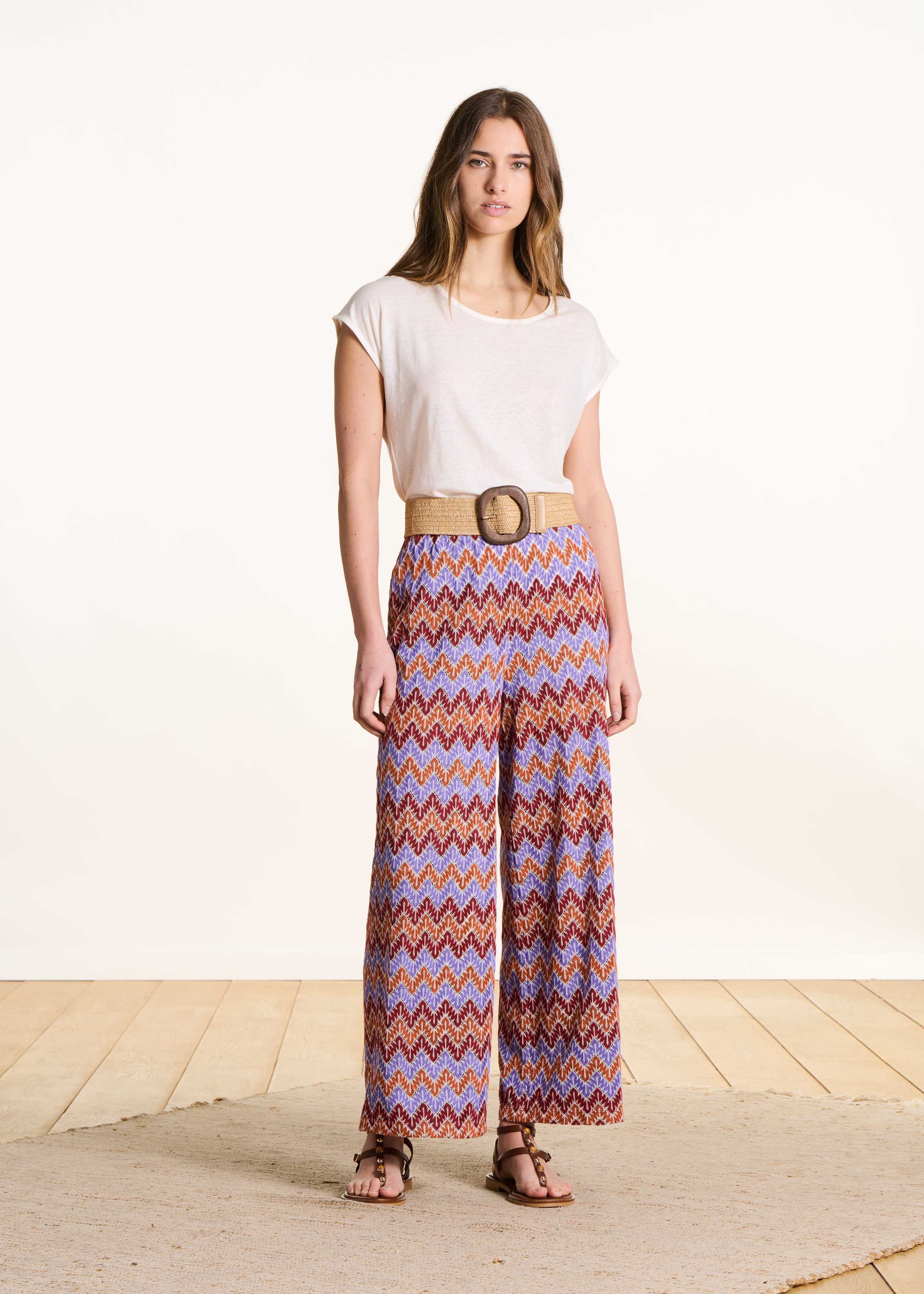 Straight off-white T-shirt in lyocell and linen with a round neckline