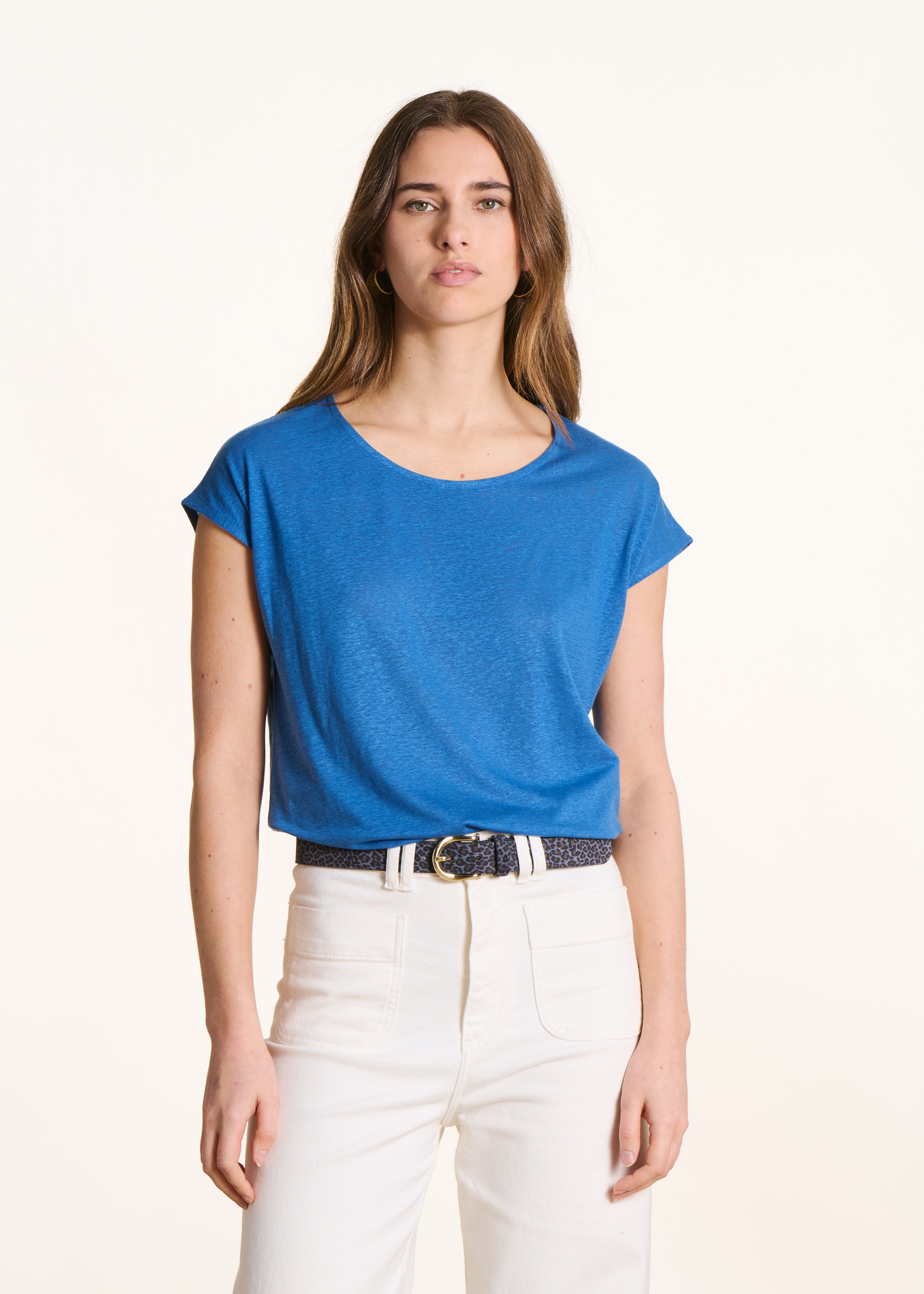 Straight blue T-shirt in lyocell and linen with a round neckline