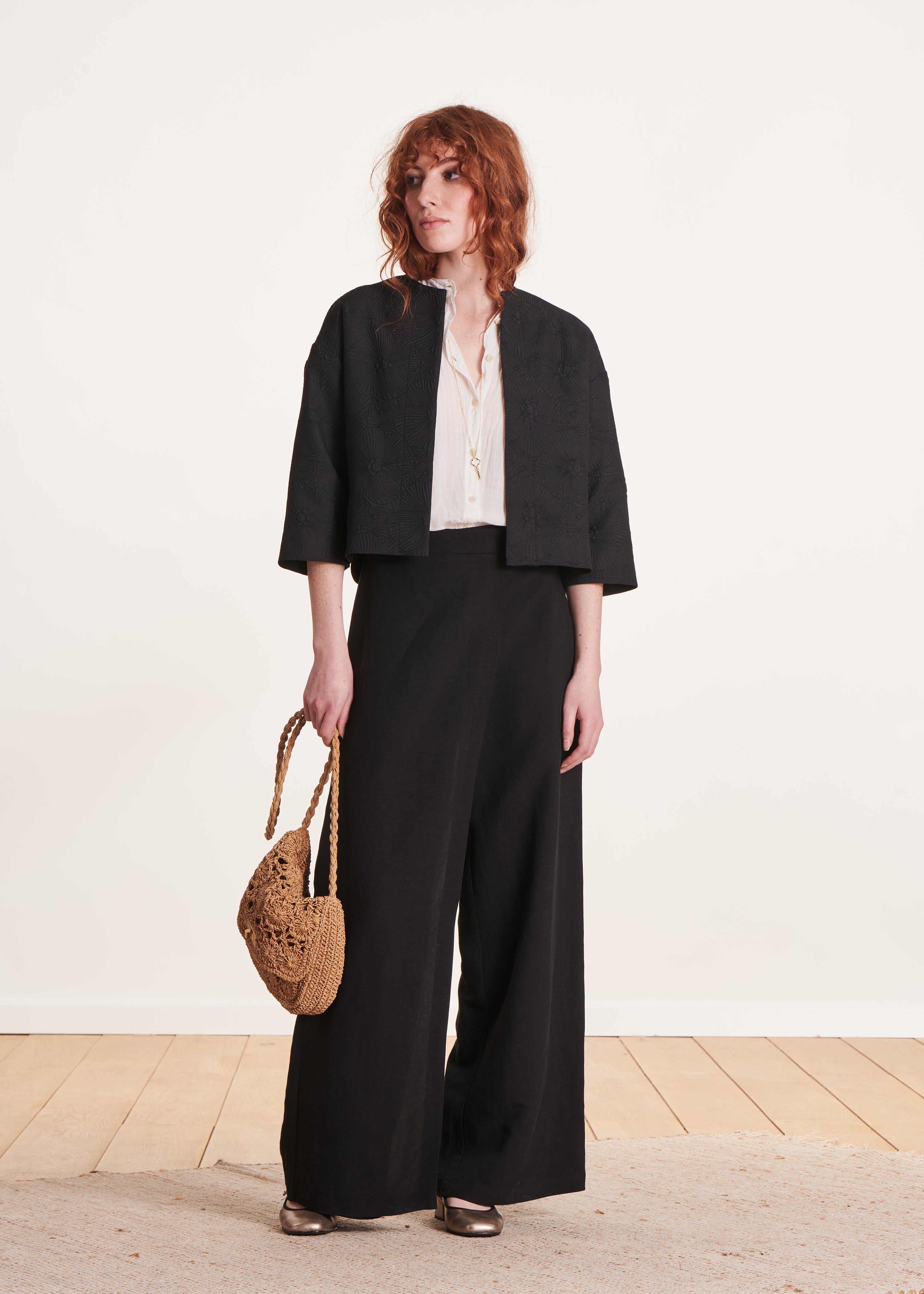 Veste courte noire manches 3/4 en jacquard