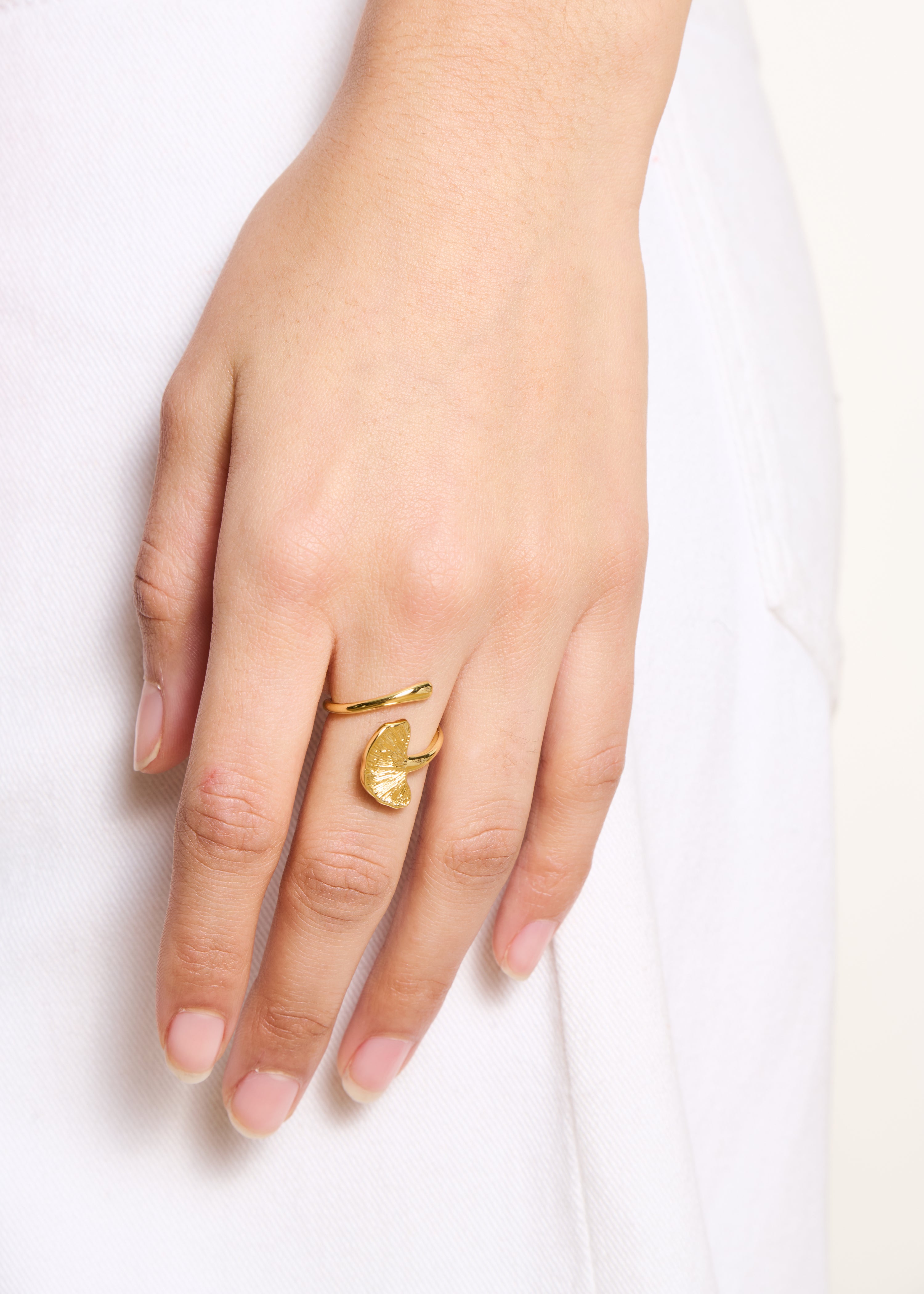 Bague dorée fleur de ginko
