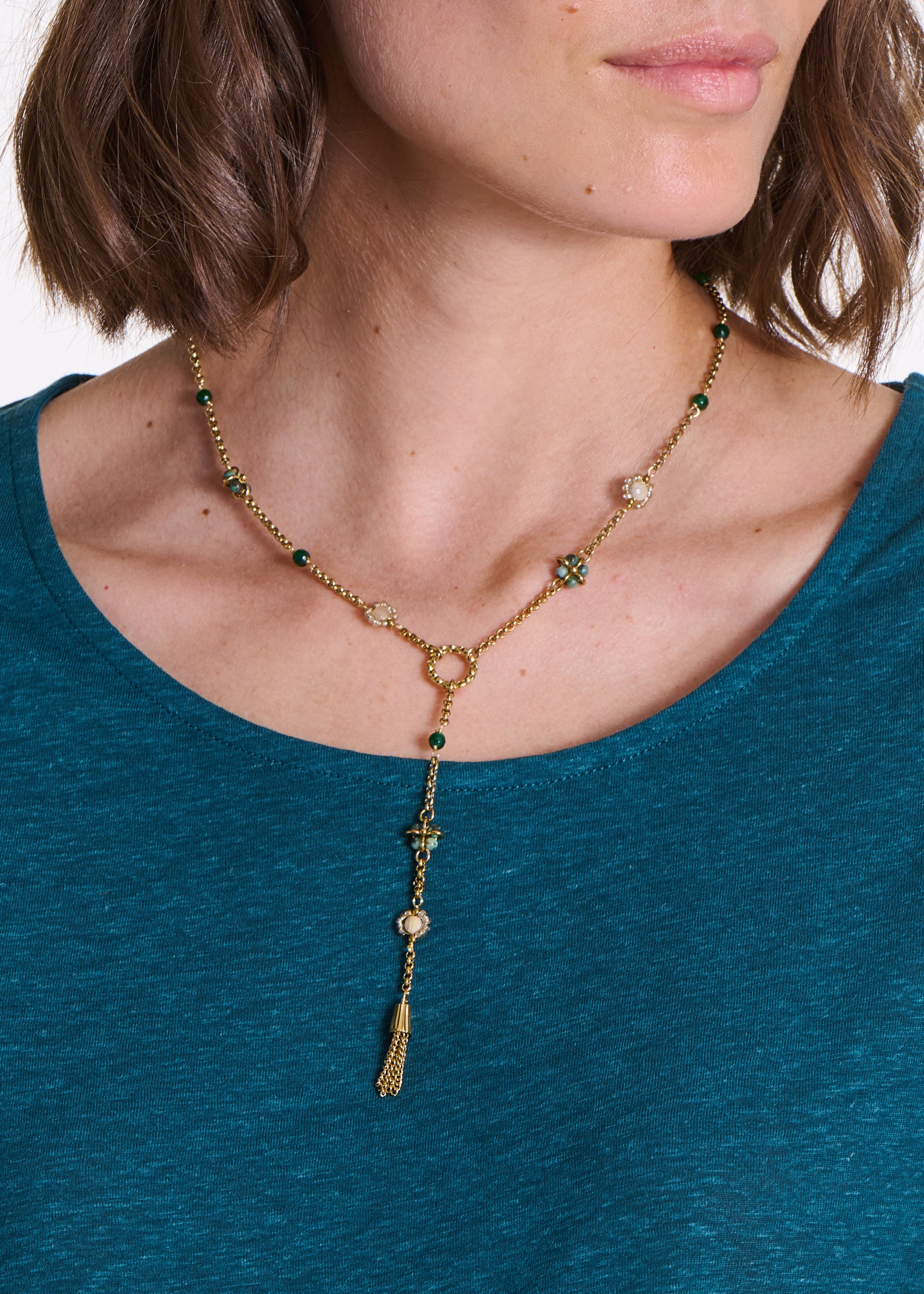 Collana dorata con pietre naturali verde acqua