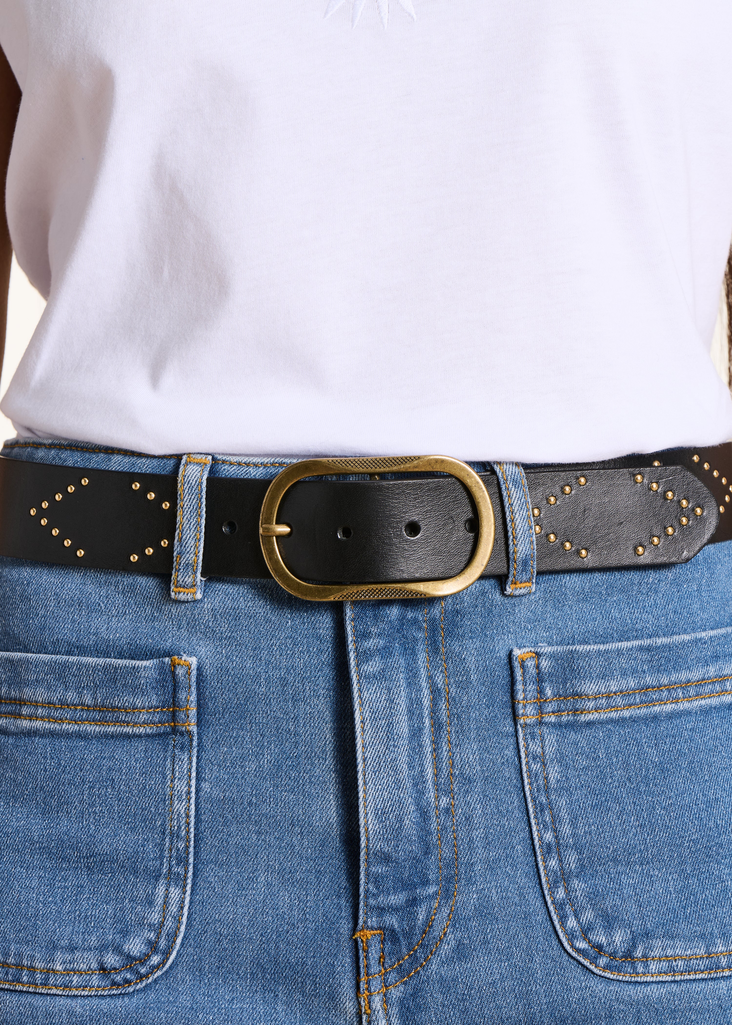 Cintura pantalone in pelle nero con borchie