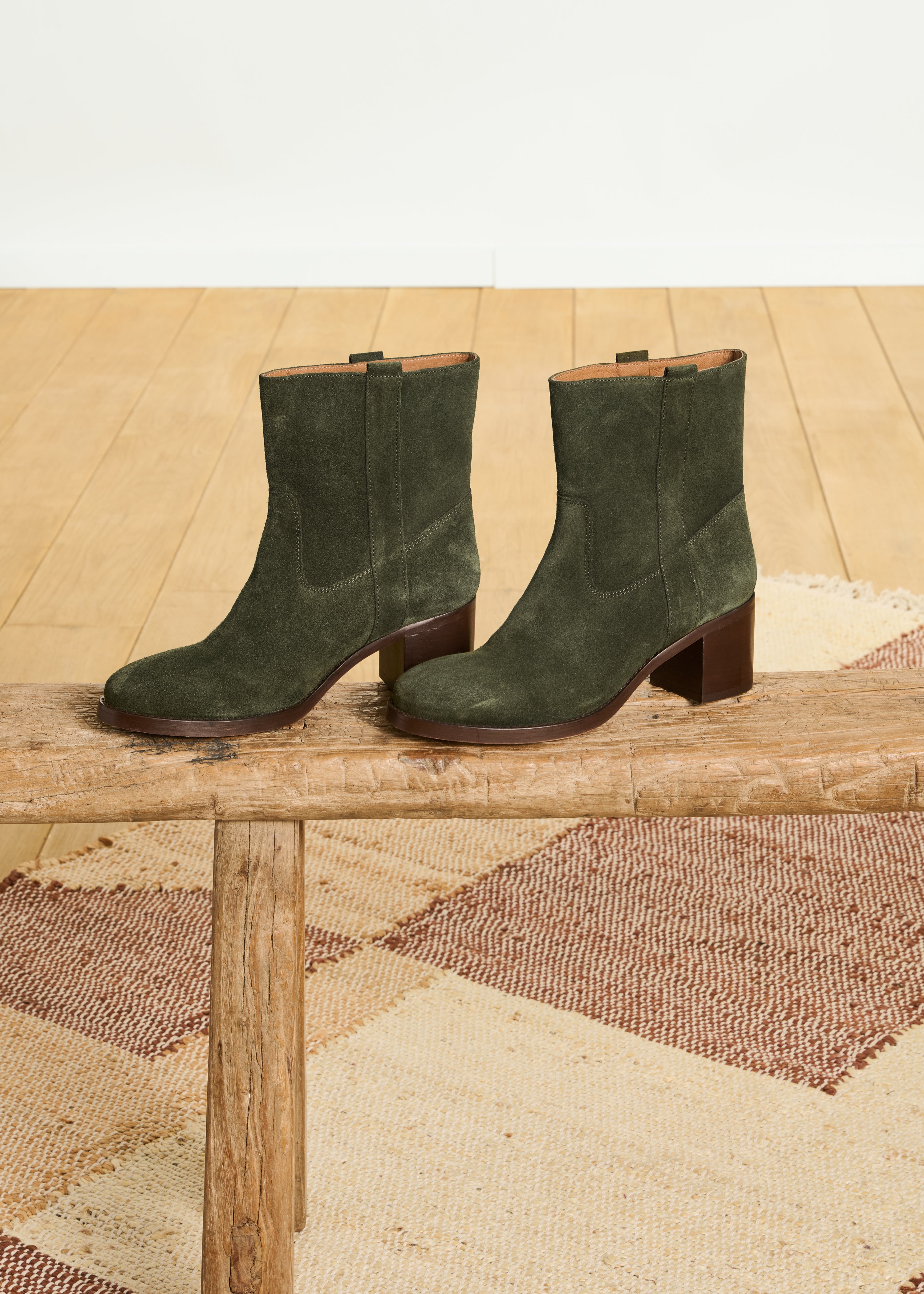Bottines à talons en croûte de cuir kaki