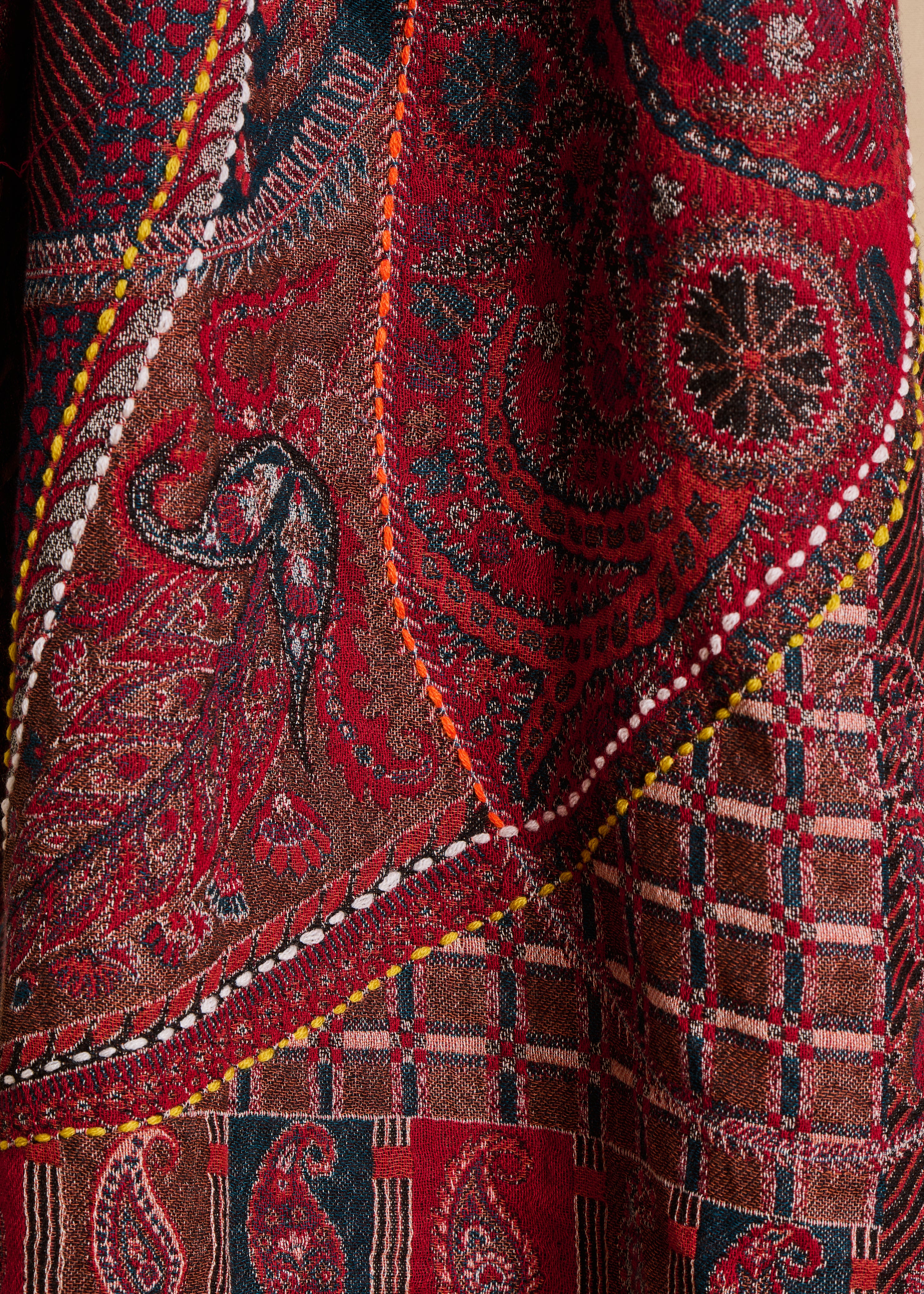 Red scarf in cotton and wool with embroidery