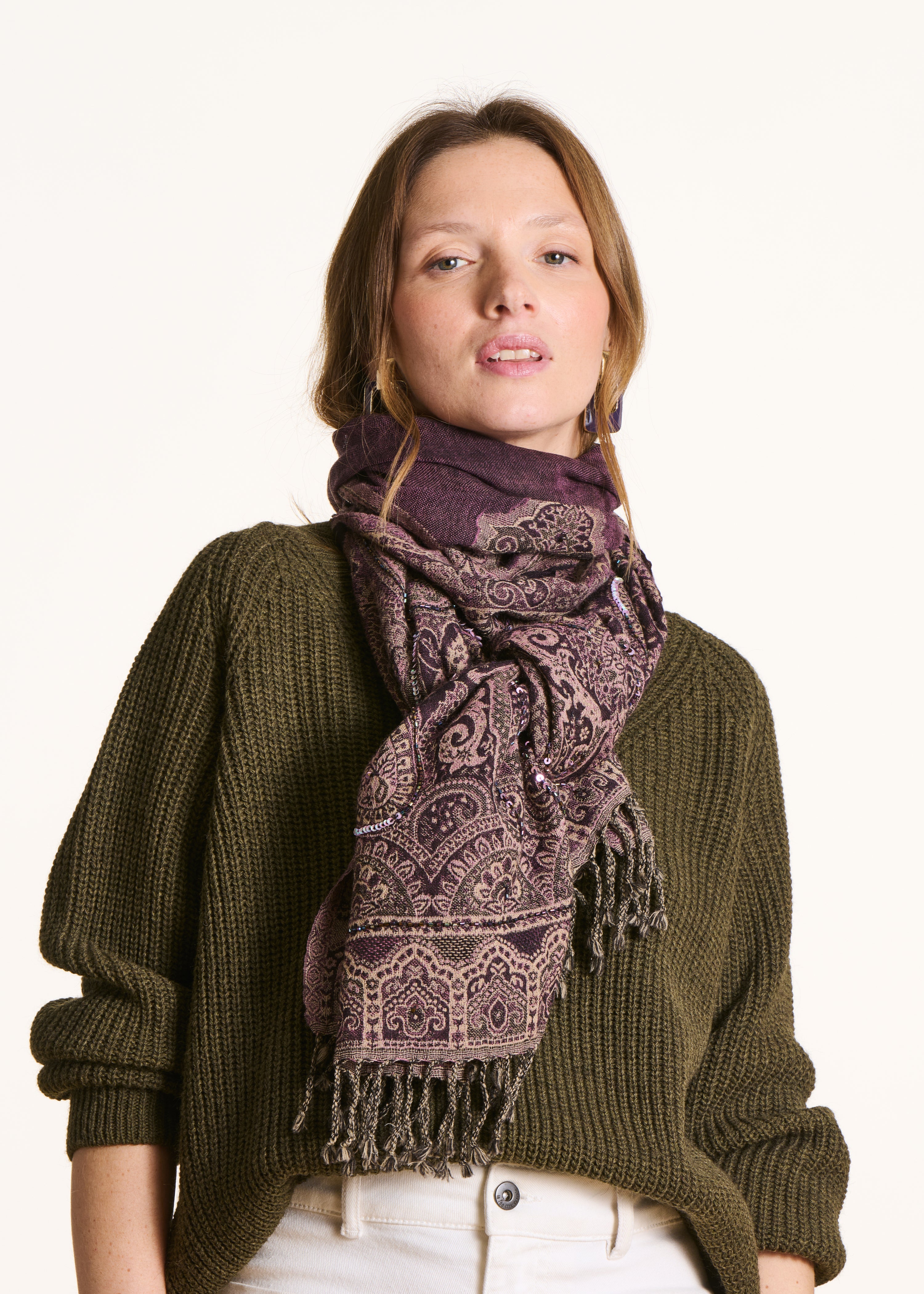 Plum scarf in cotton and wool with embroidery