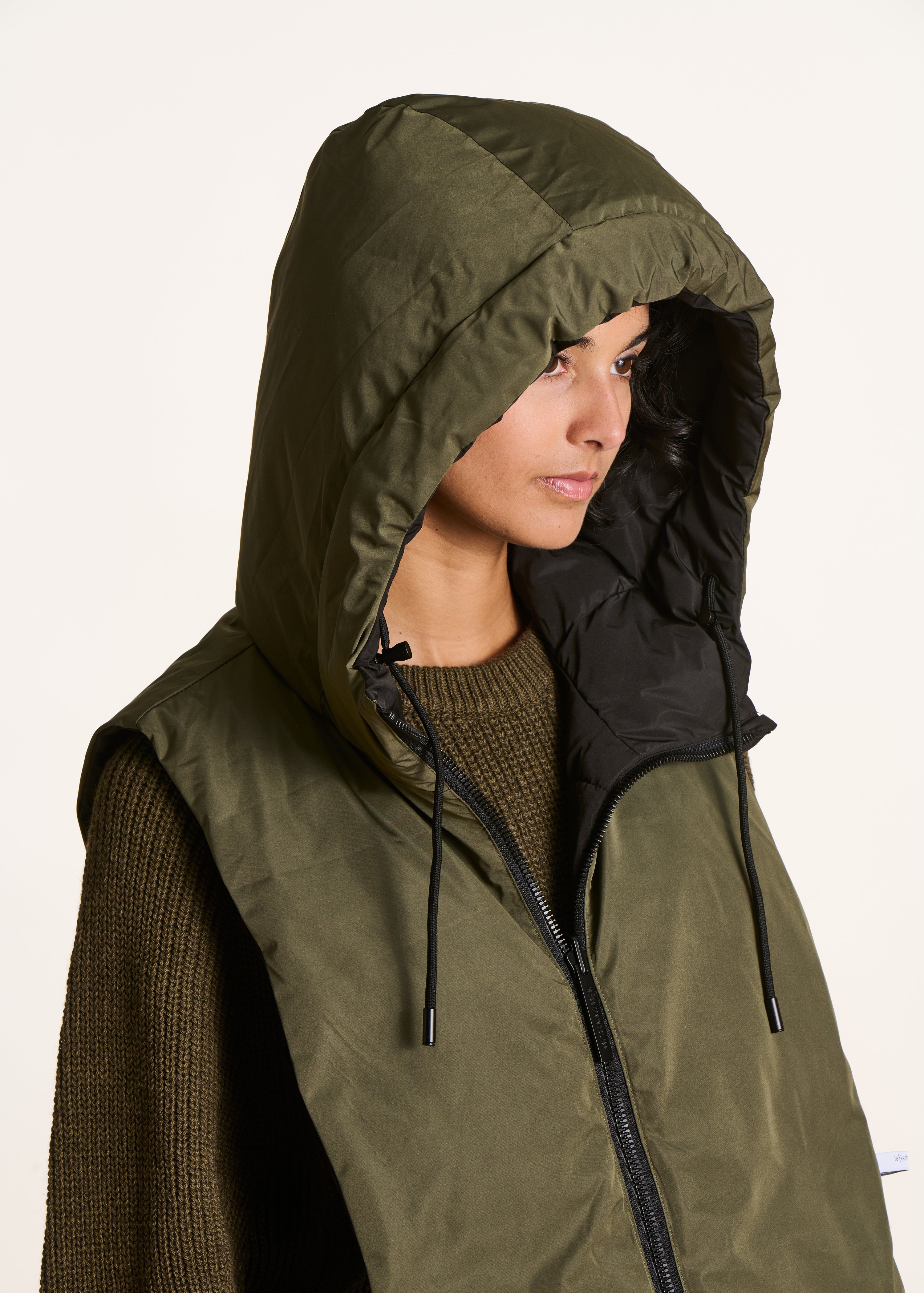 Capuche réversible noir et kaki