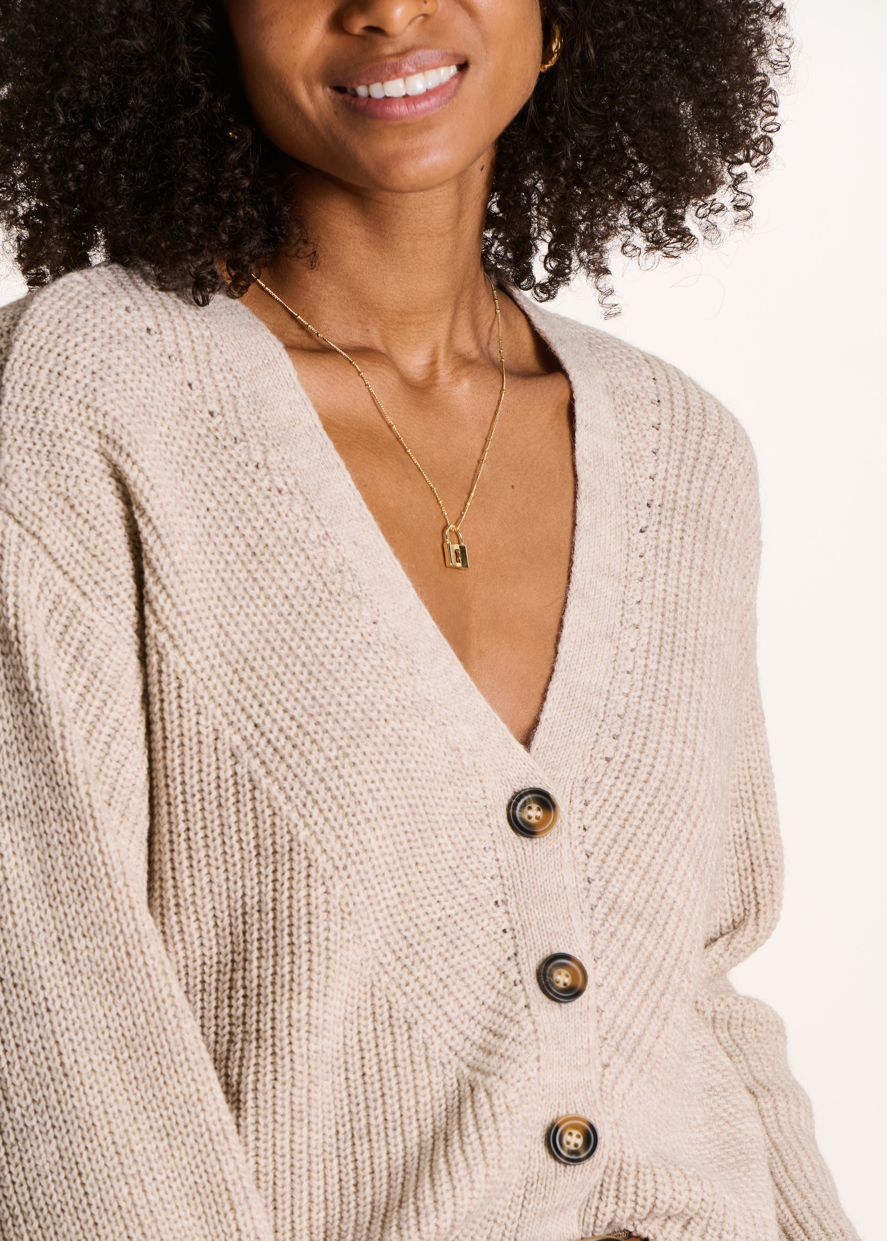 Short beige cardigan in pearl ribbing