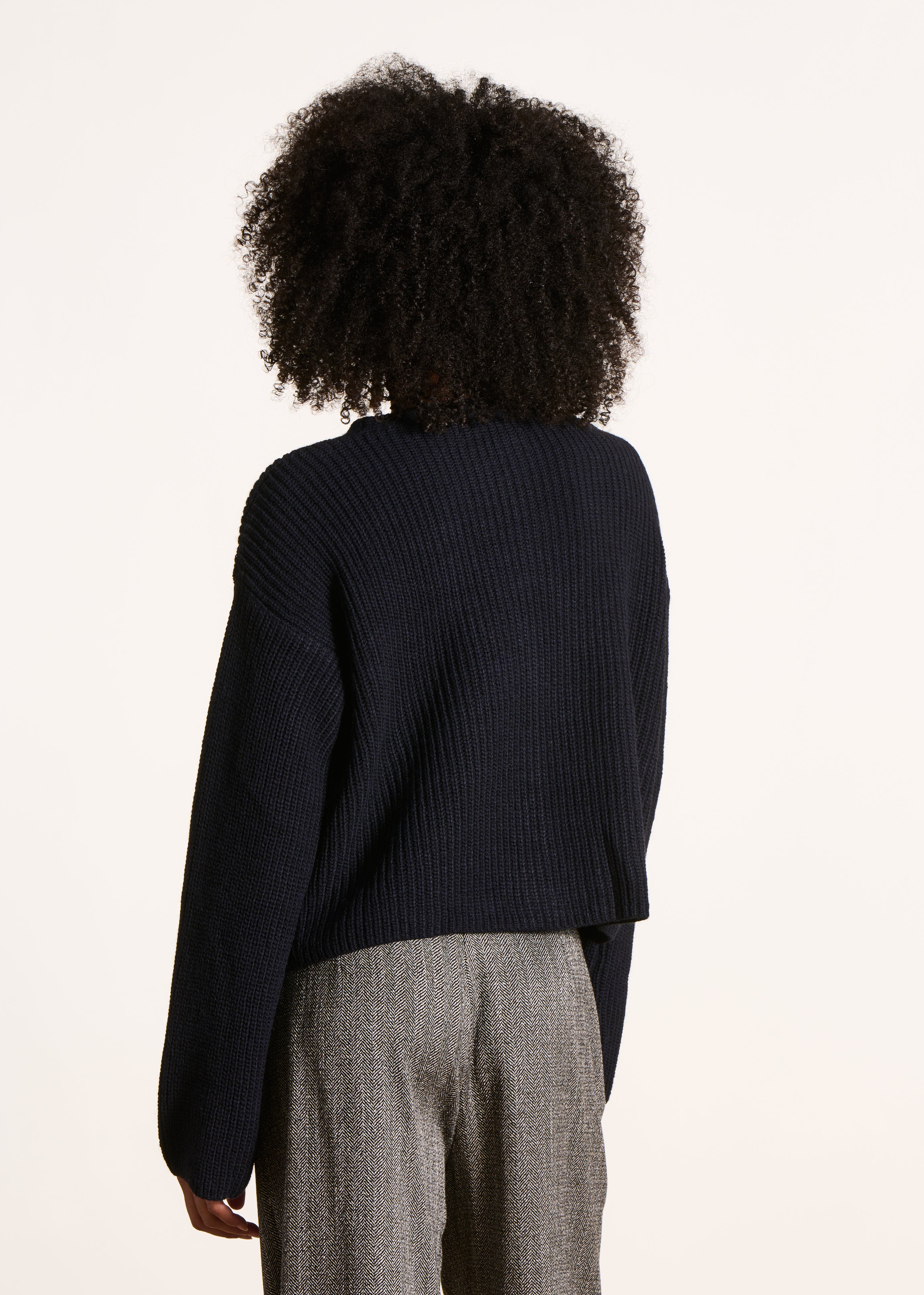 Marineblaue kurze Strickjacke mit Perlenrippmuster
