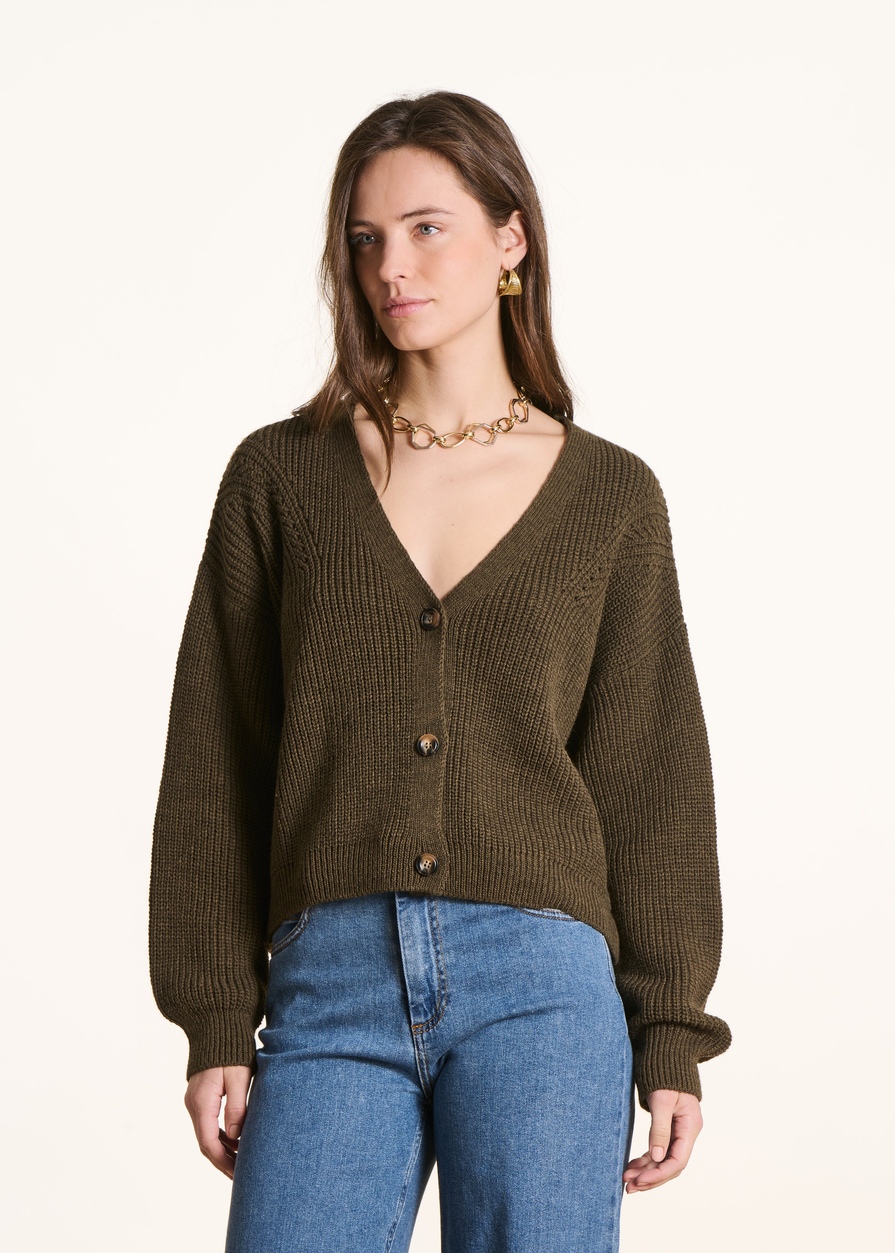 Loose-fitting short cardigan in khaki beaded rib knit