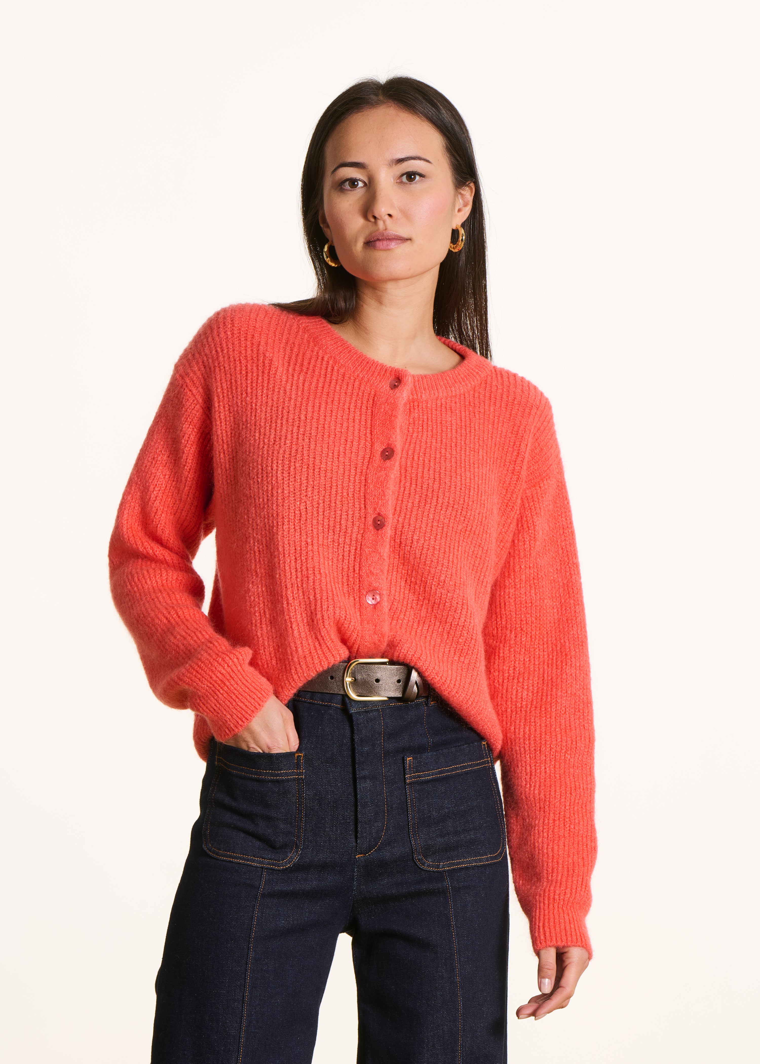 Coral ribbed knit cardigan with round neckline