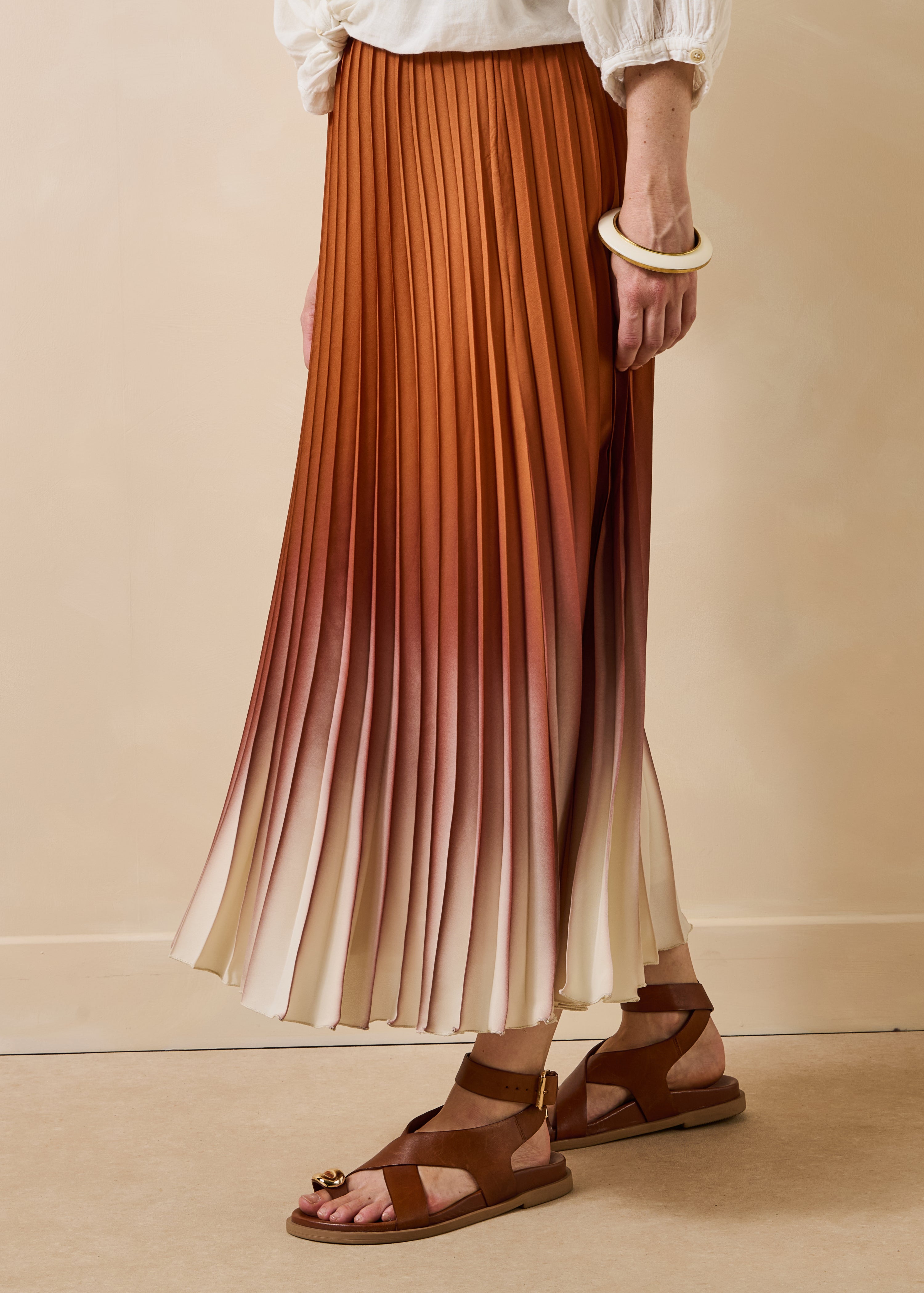 Jupe longue plissée marron à imprimé tie & dye