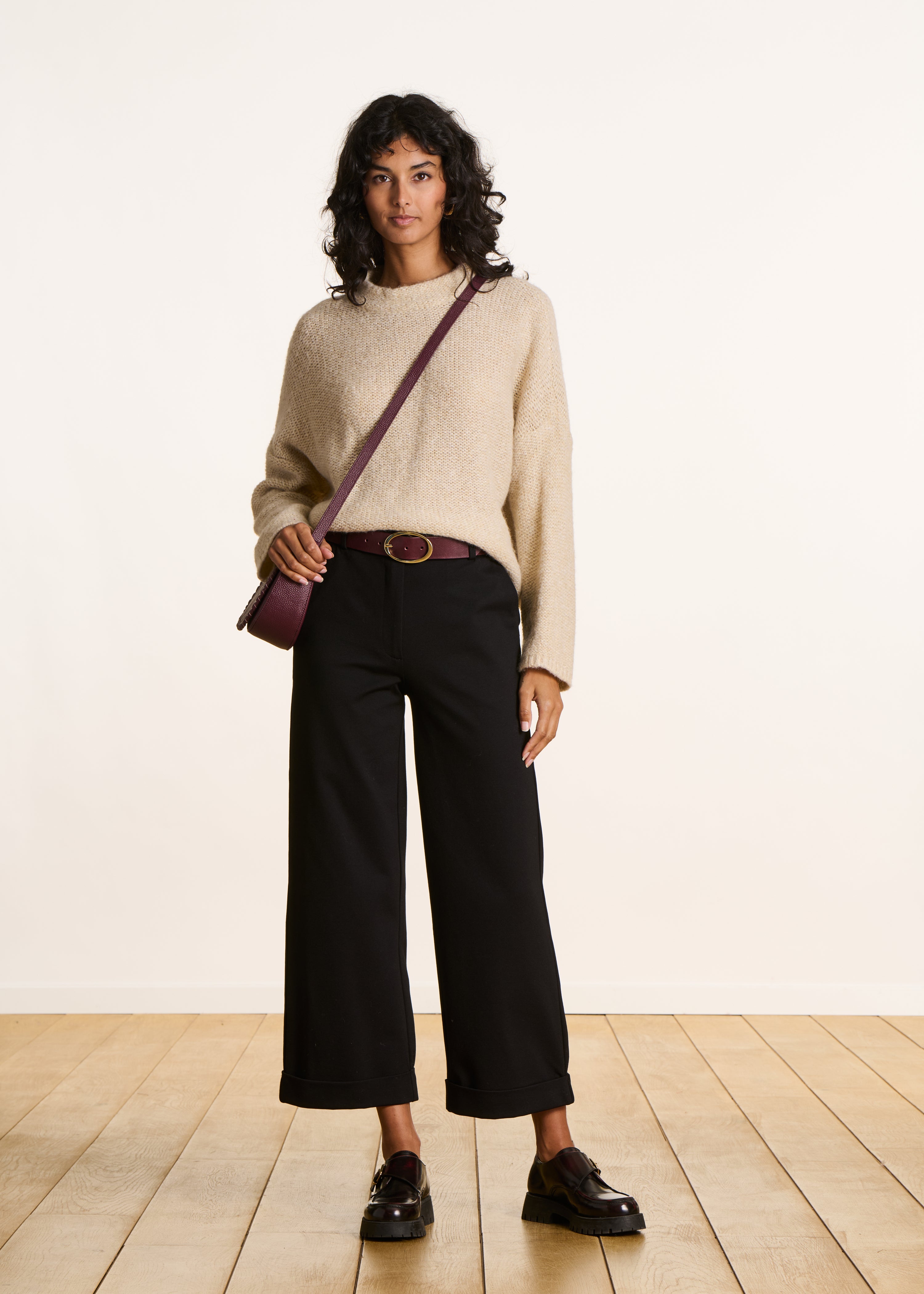 Black straight 7/8-length pants in milano jersey