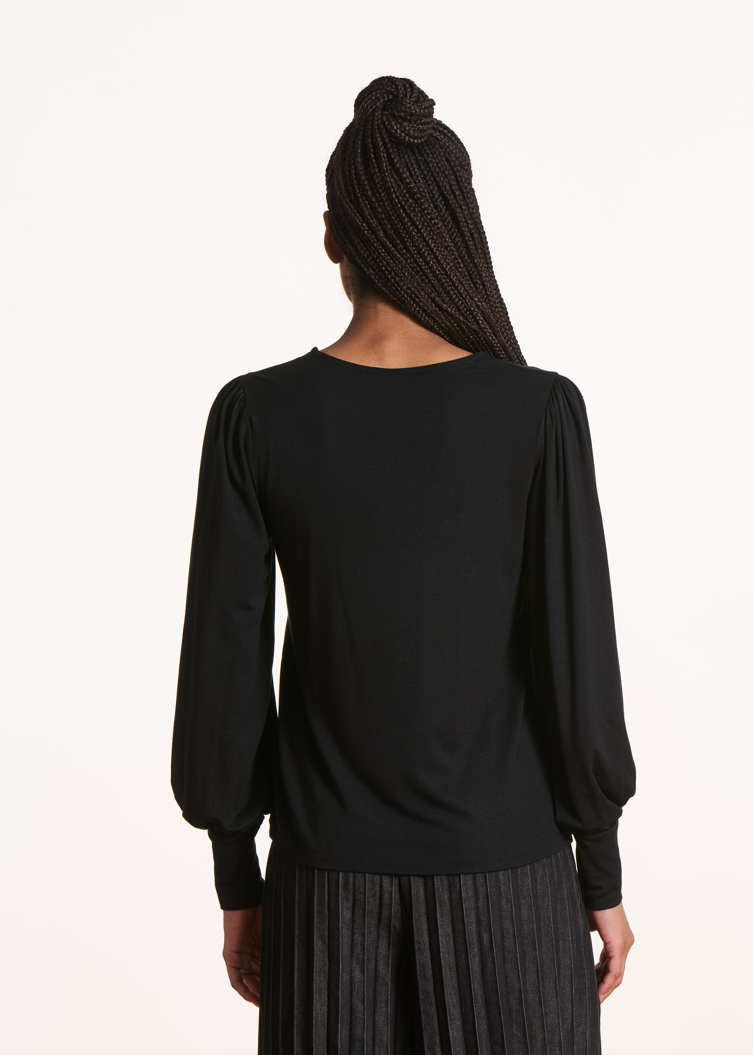 black loose-fitting long-sleeved modal T-shirt