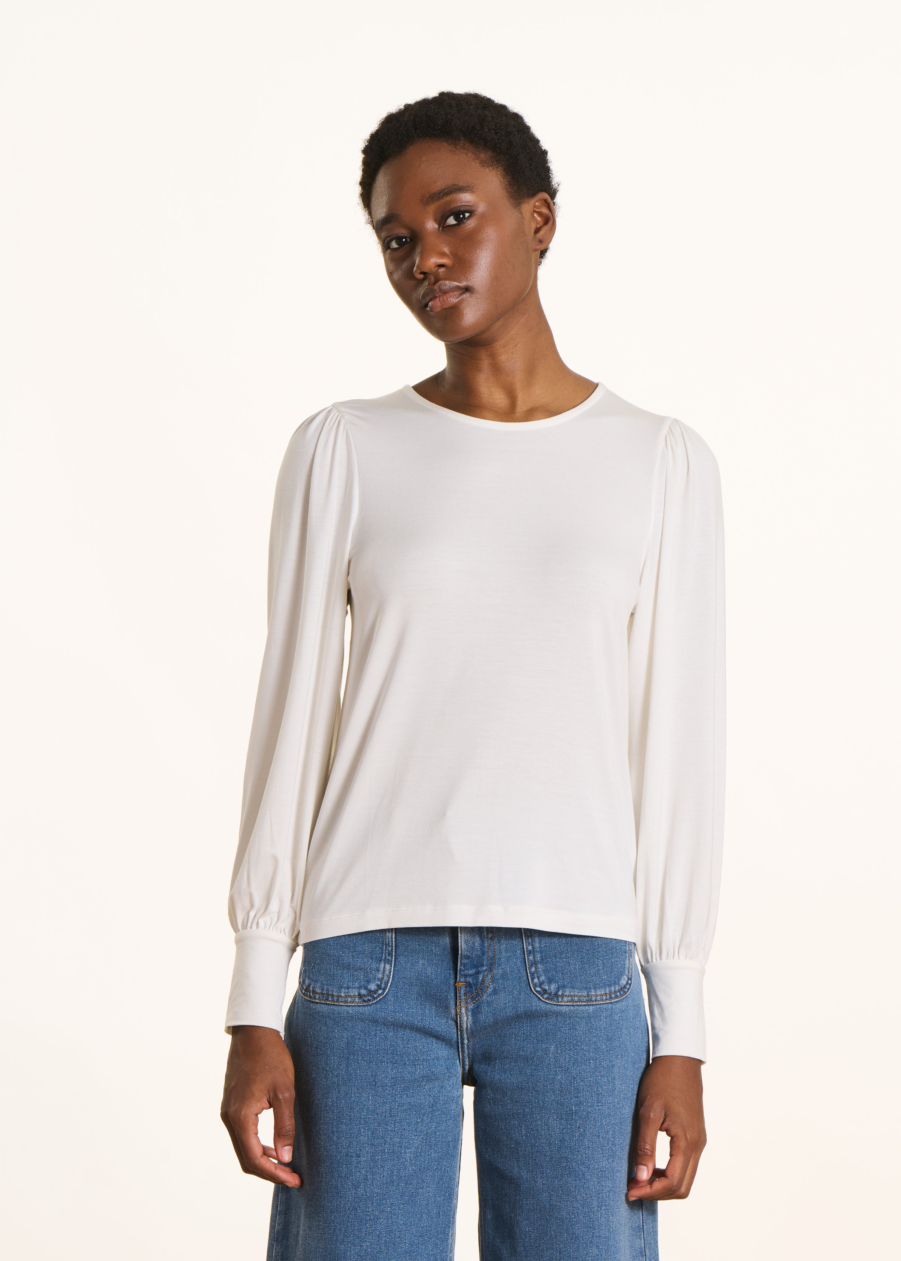 Long-sleeved loose-fitting ecru T-shirt in modal