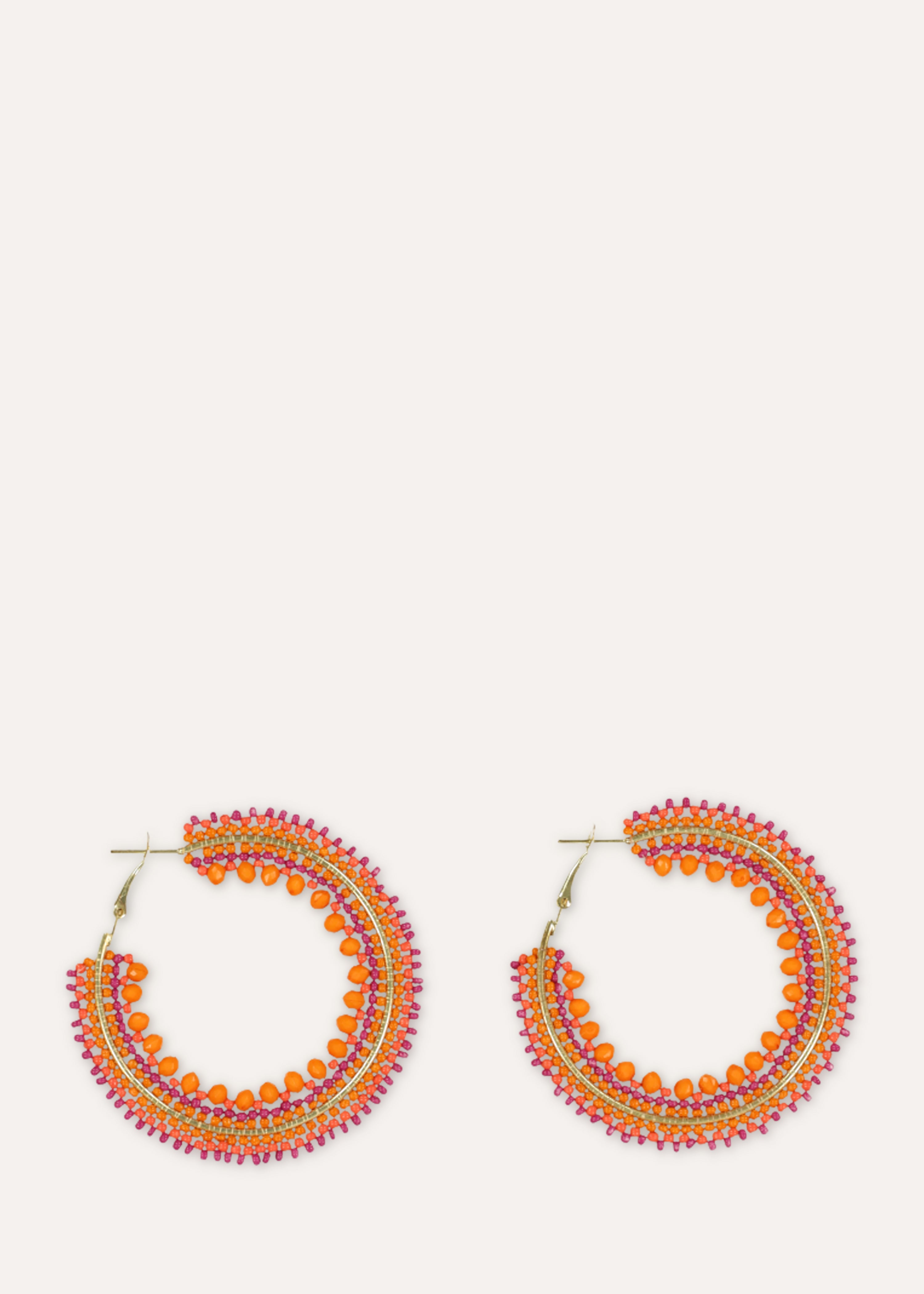Brincos argola com pérolas laranja