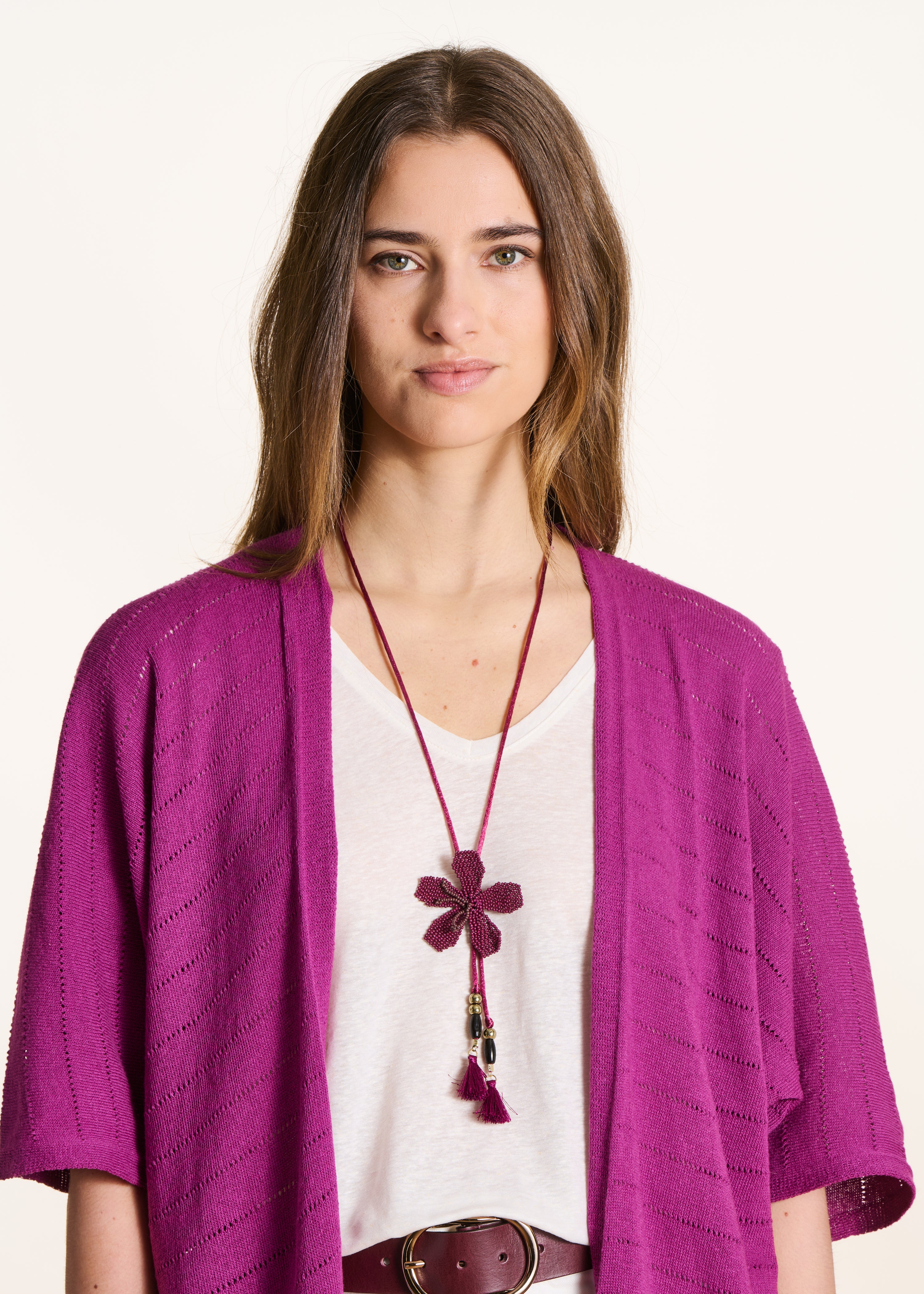 Collana lunga con fiore in perle di vetro viola