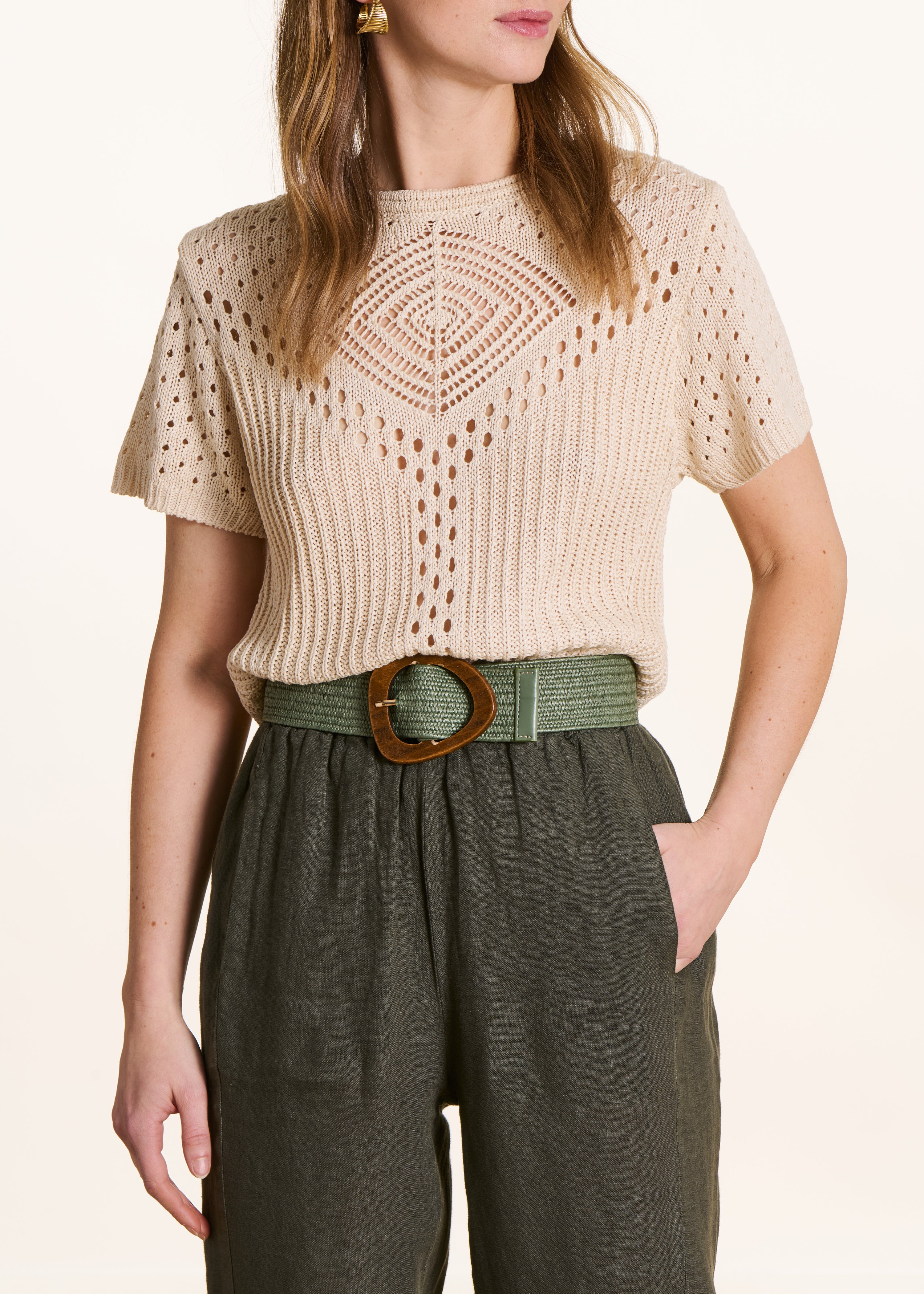 Elastic khaki belt with wooden buckle