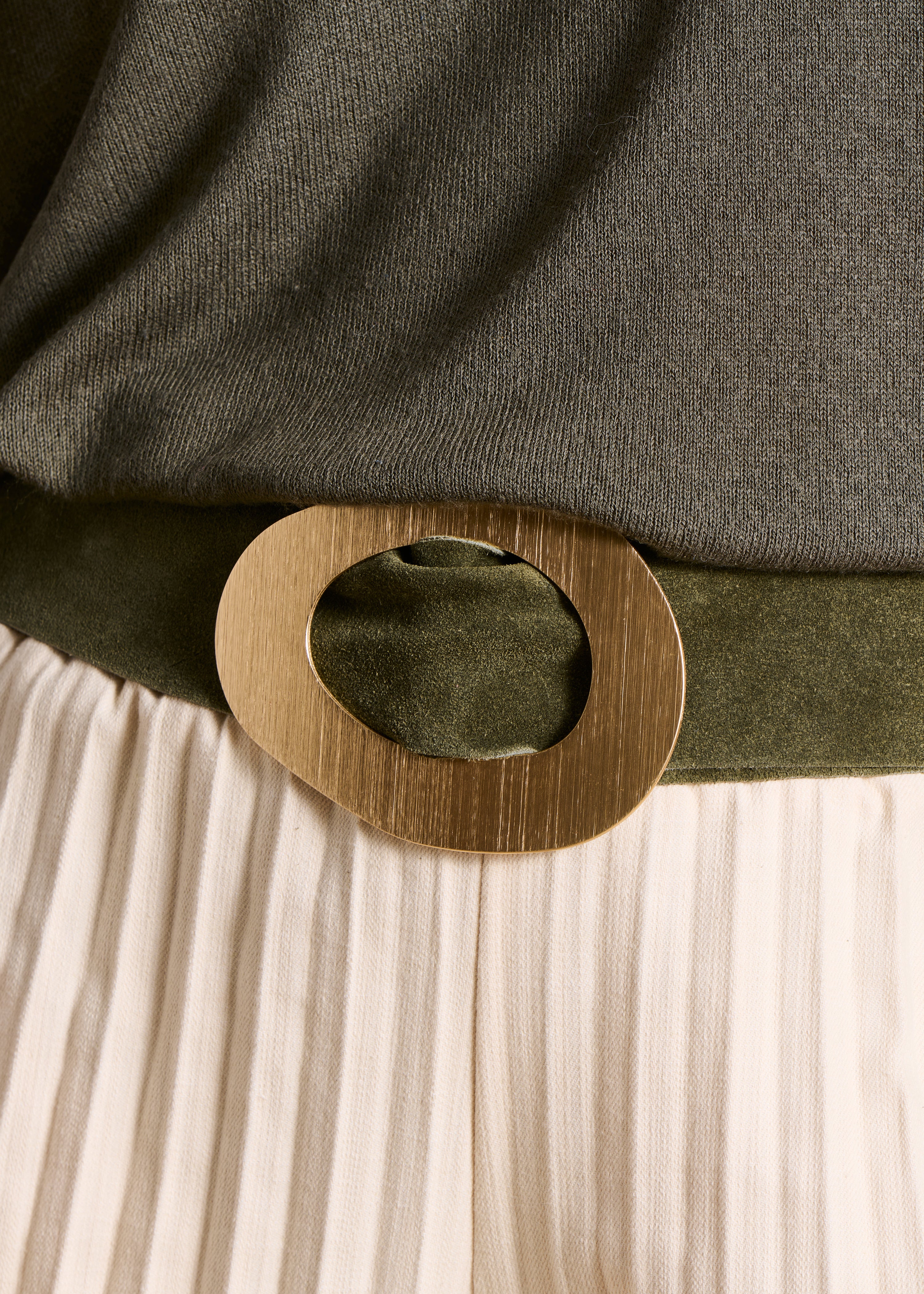 Wide belt in soft khaki leather