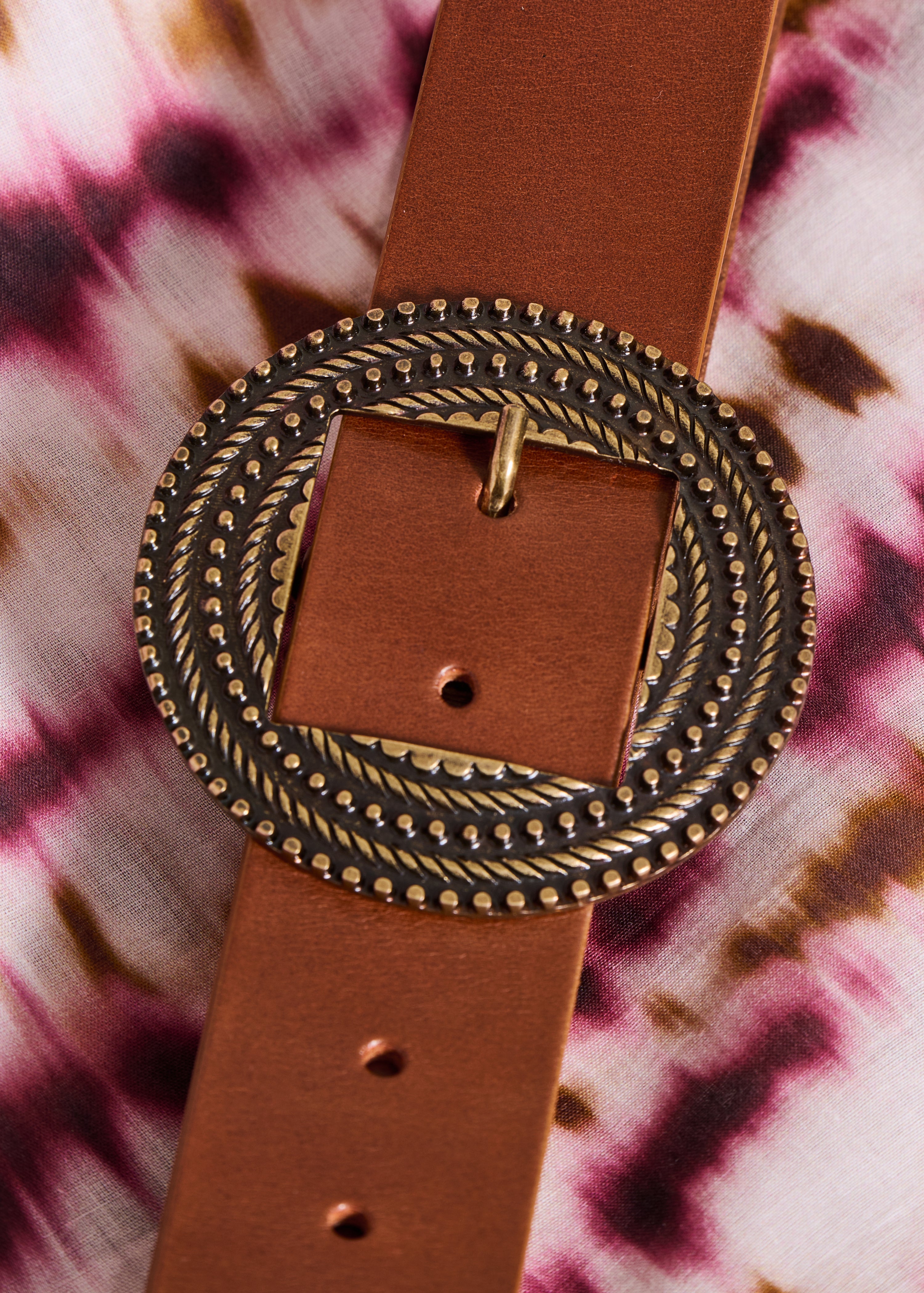 Camel leather belt with round buckle