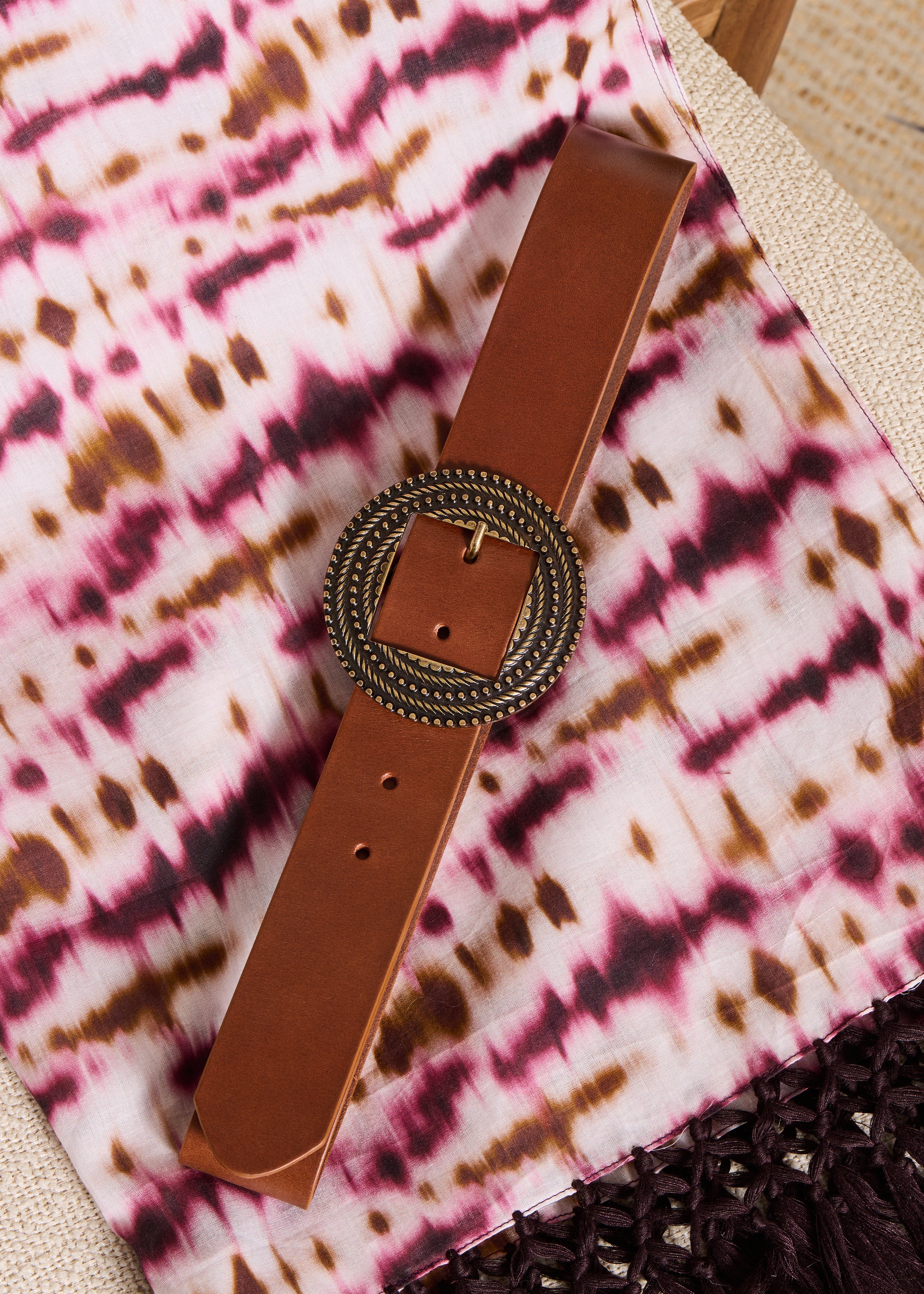 Camel leather belt with round buckle