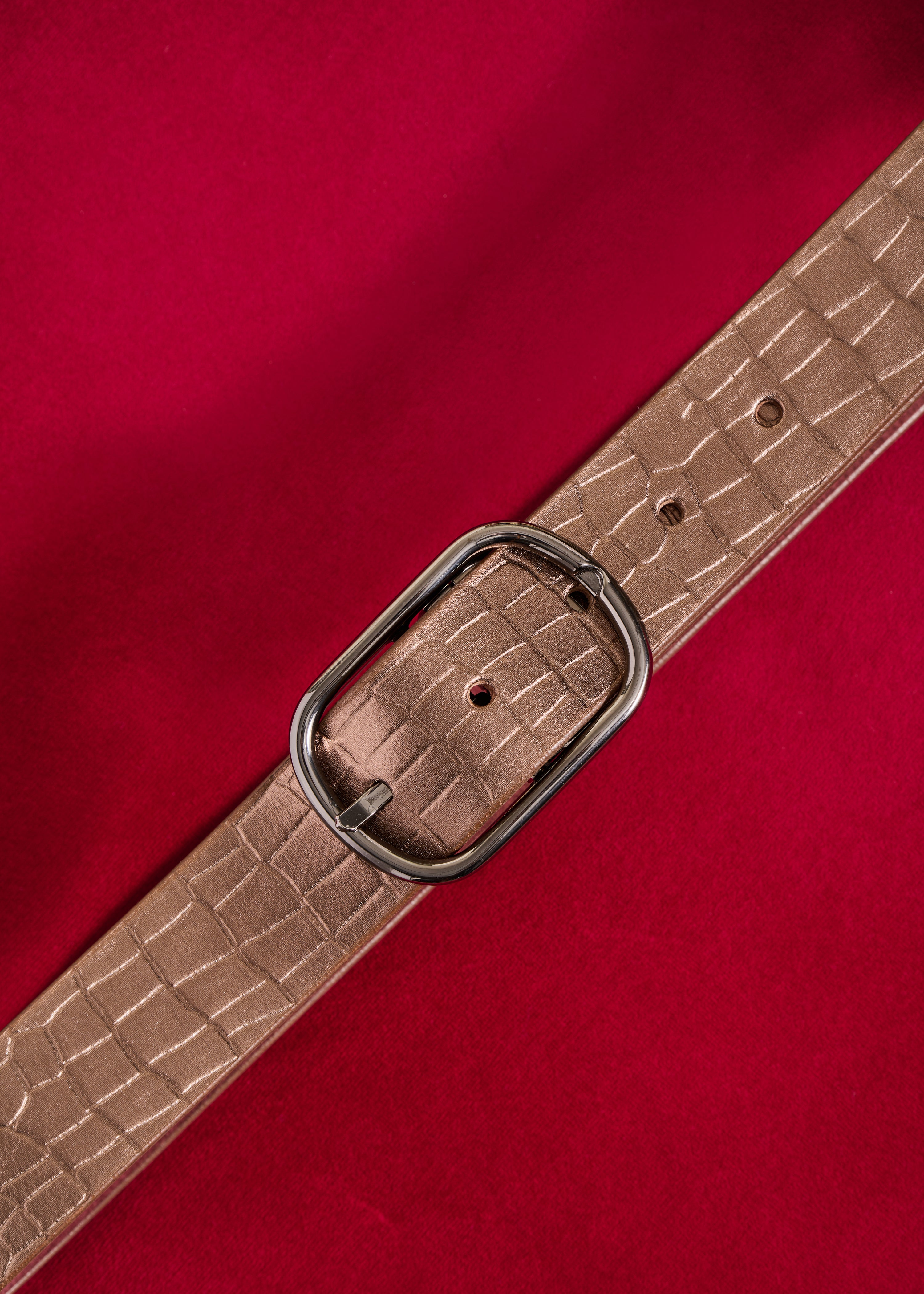 Reversible leather belt in burgundy and gold