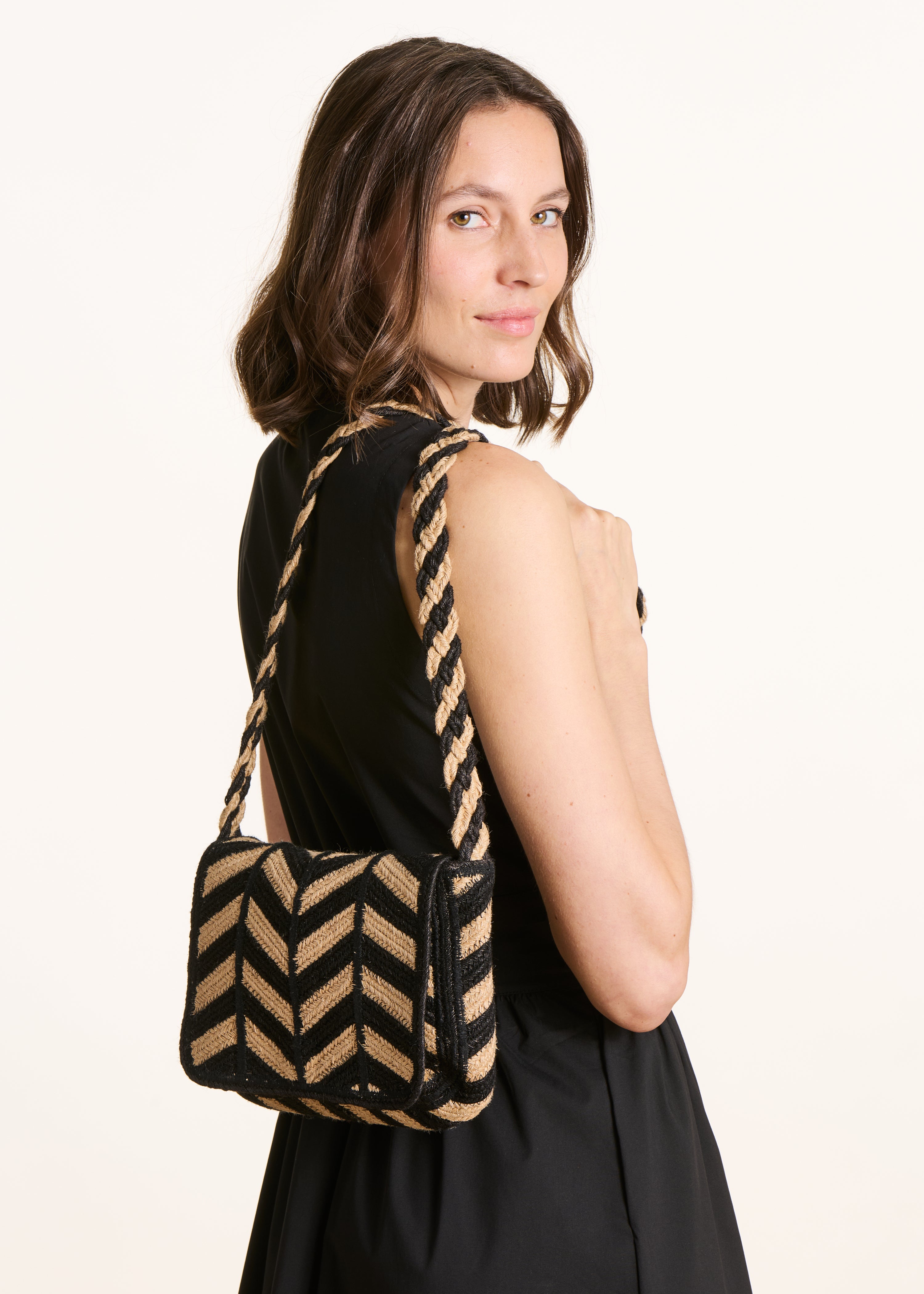 Jute crossbody bag with black pattern