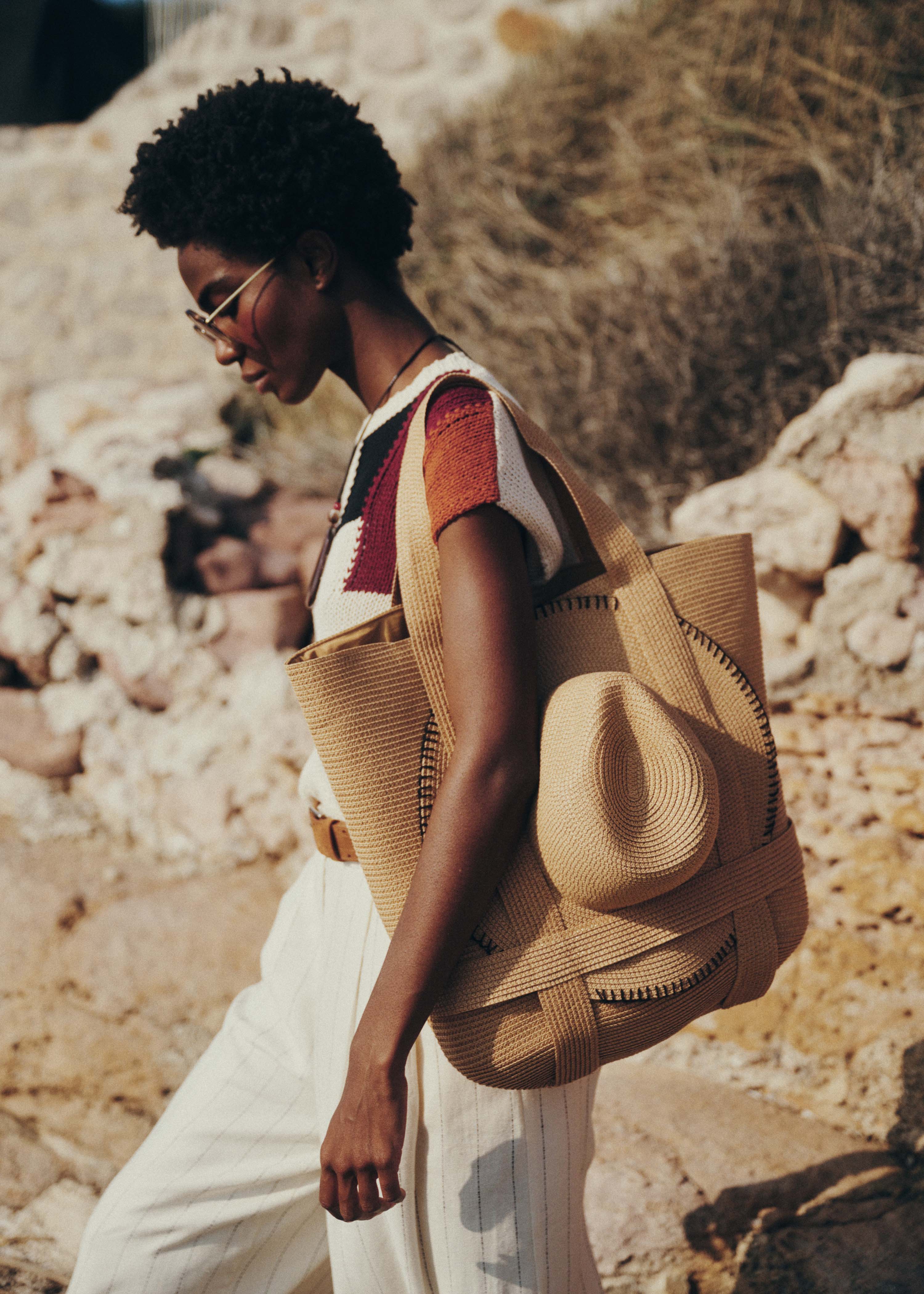 Beige straw tote bag