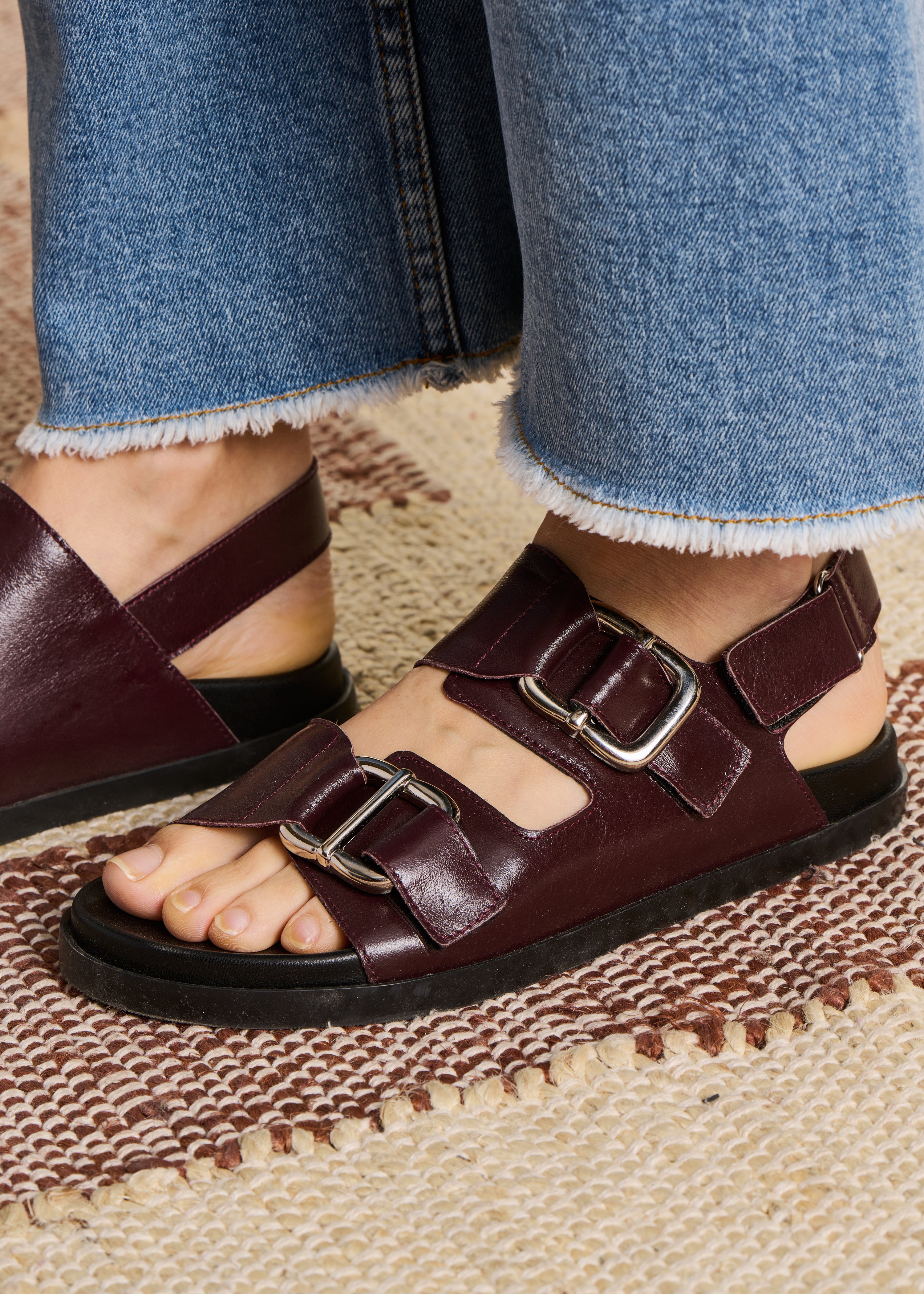 Sandali bassi in pelle bordeaux