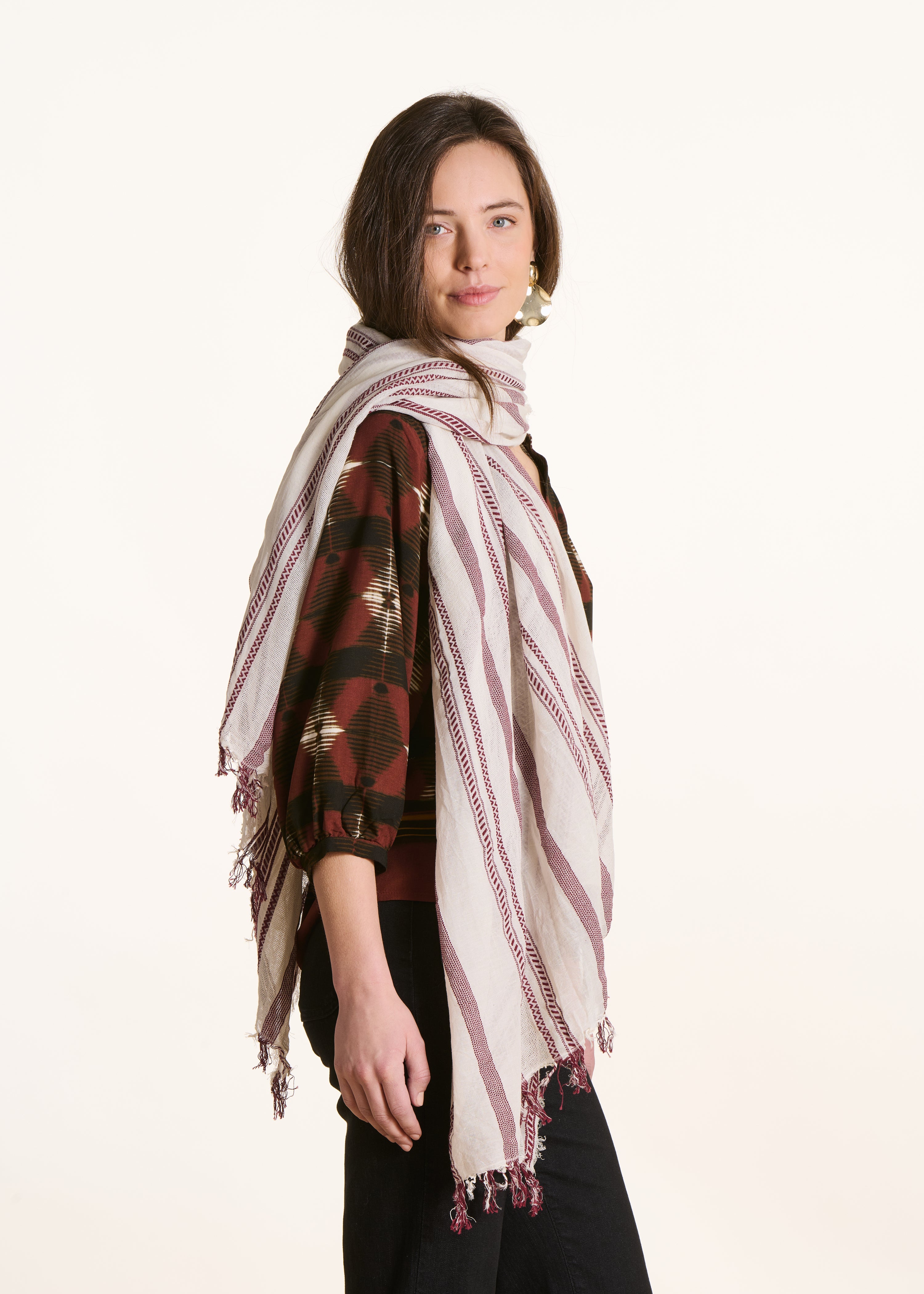 Cotton scarf with burgundy stripes